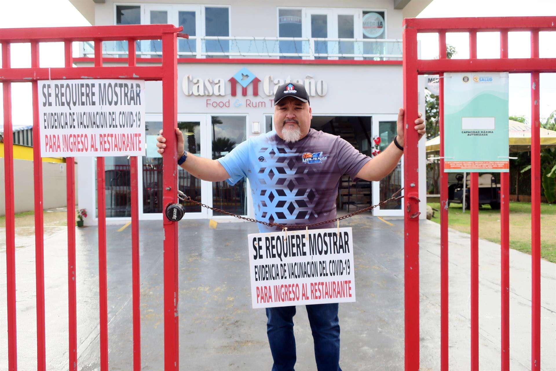 El cierre del ocio nocturno y la ley seca entran en vigor en Puerto Rico