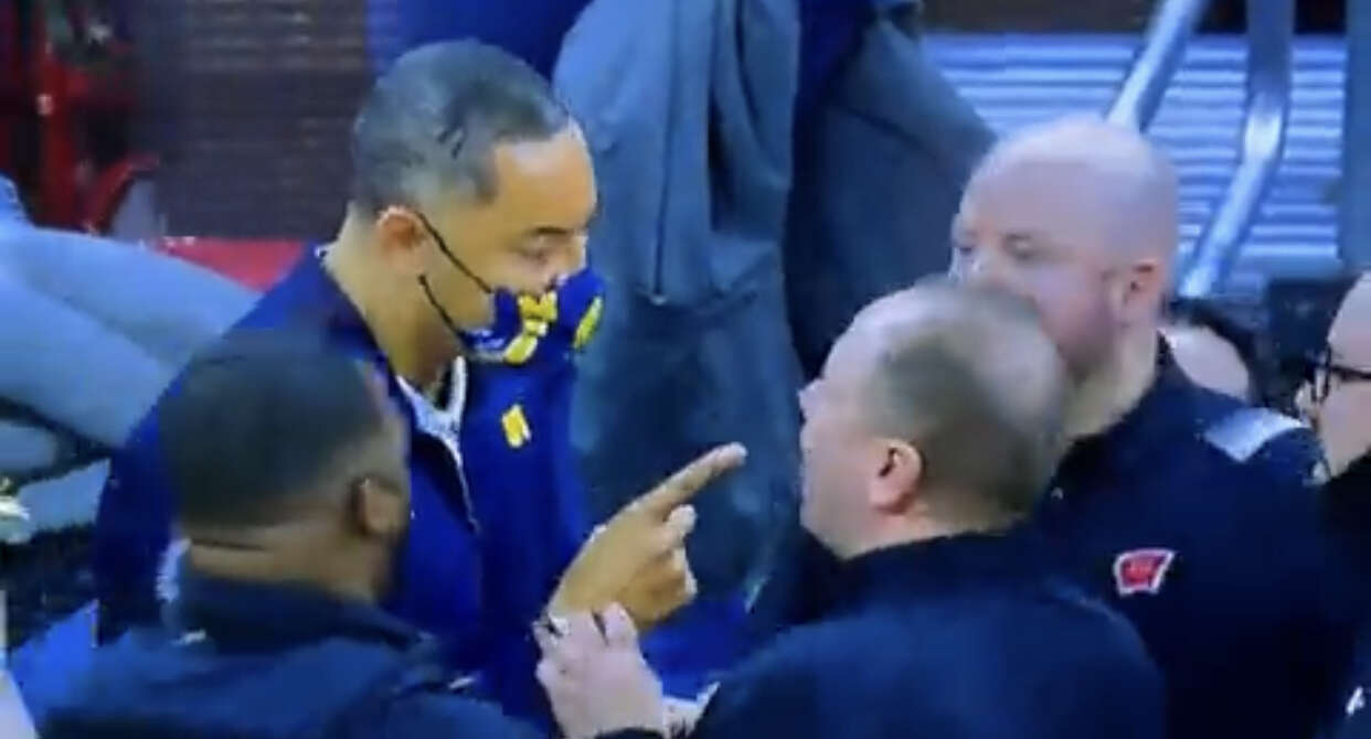 Asoman sanciones para »coach» de la Universidad de Michigan por altercado