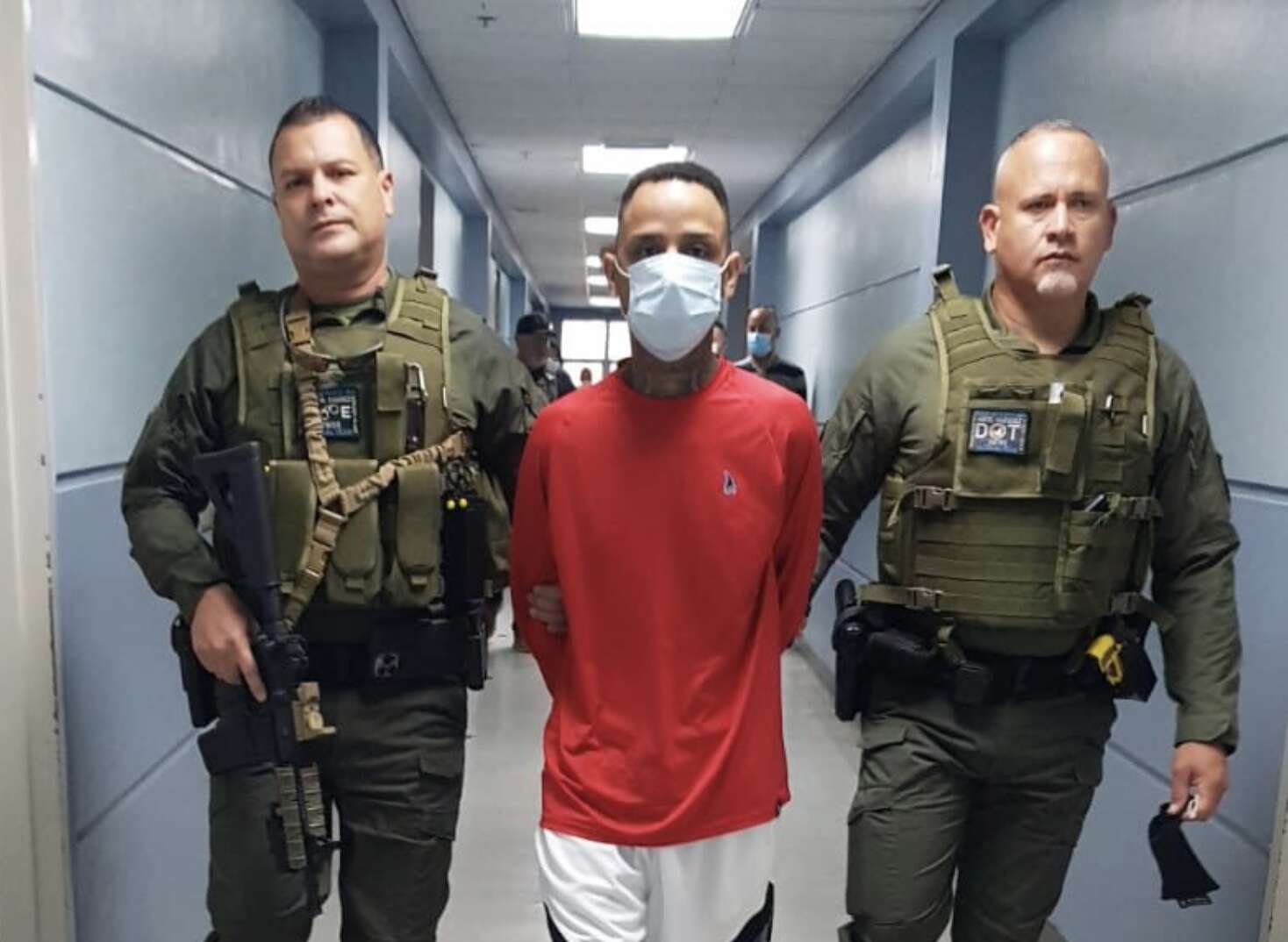 Arrestan uno de los más buscados en residencial de Mayagüez