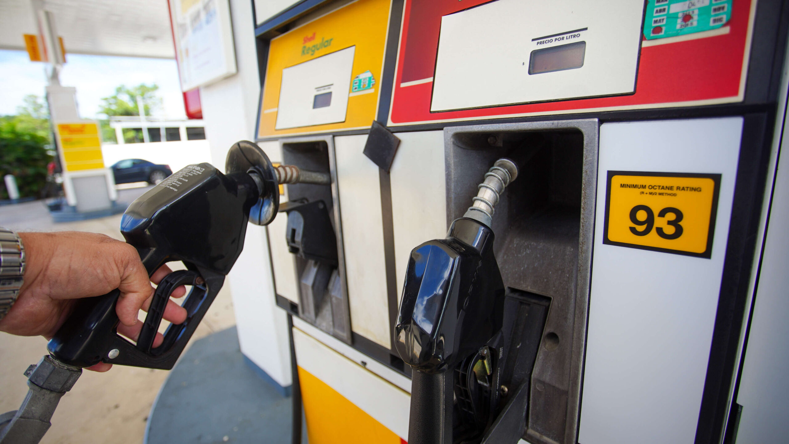 DACO informa sobre una leve baja en la gasolina