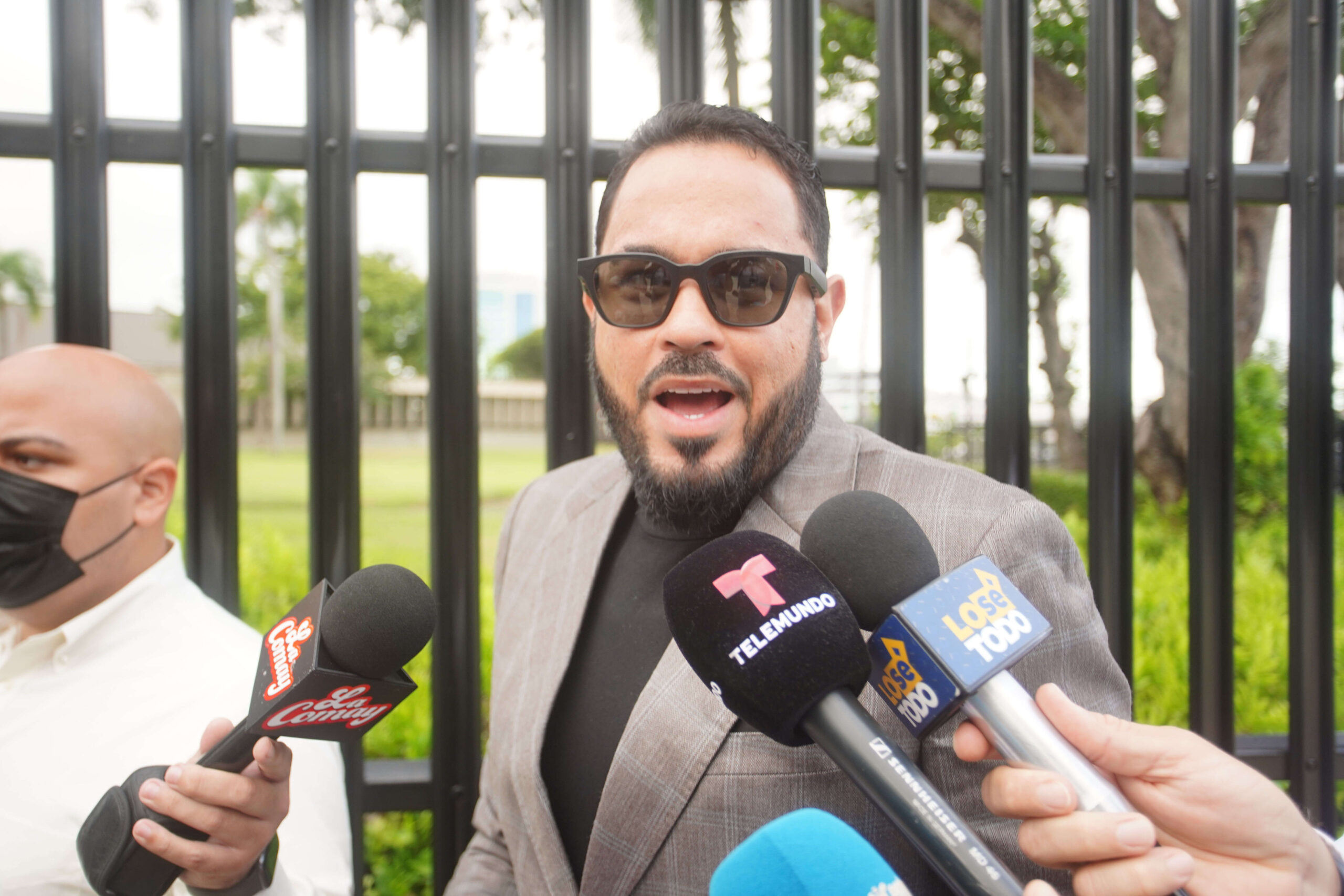 Pina, como los legisladores, dice que fue error y no perjurio la radicación de informe incorrecto