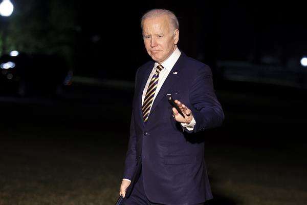 Biden celebra liberación de dos  presos en Venezuela, ¿tiene que ver con negociaciones sobre petróle