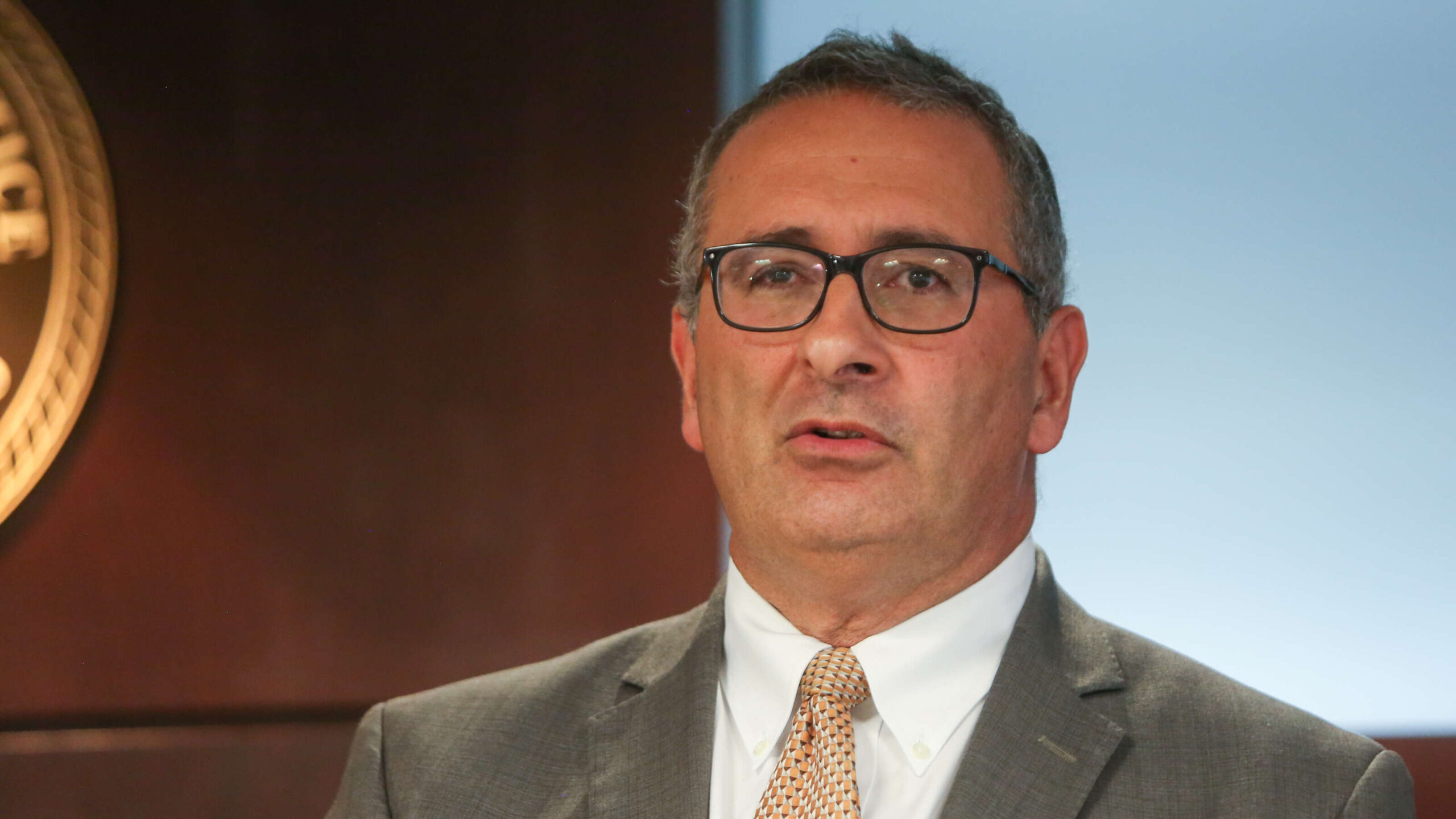 Fiscalía imputa evasión contributiva a Pina por los $2 millones “libres de polvo y paja”