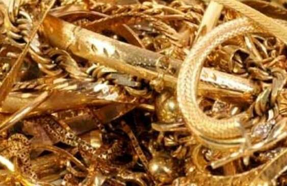 Roban diez mil dólares en cadenas y sortijas de oro de carro estacionado en urbanización de San Juan