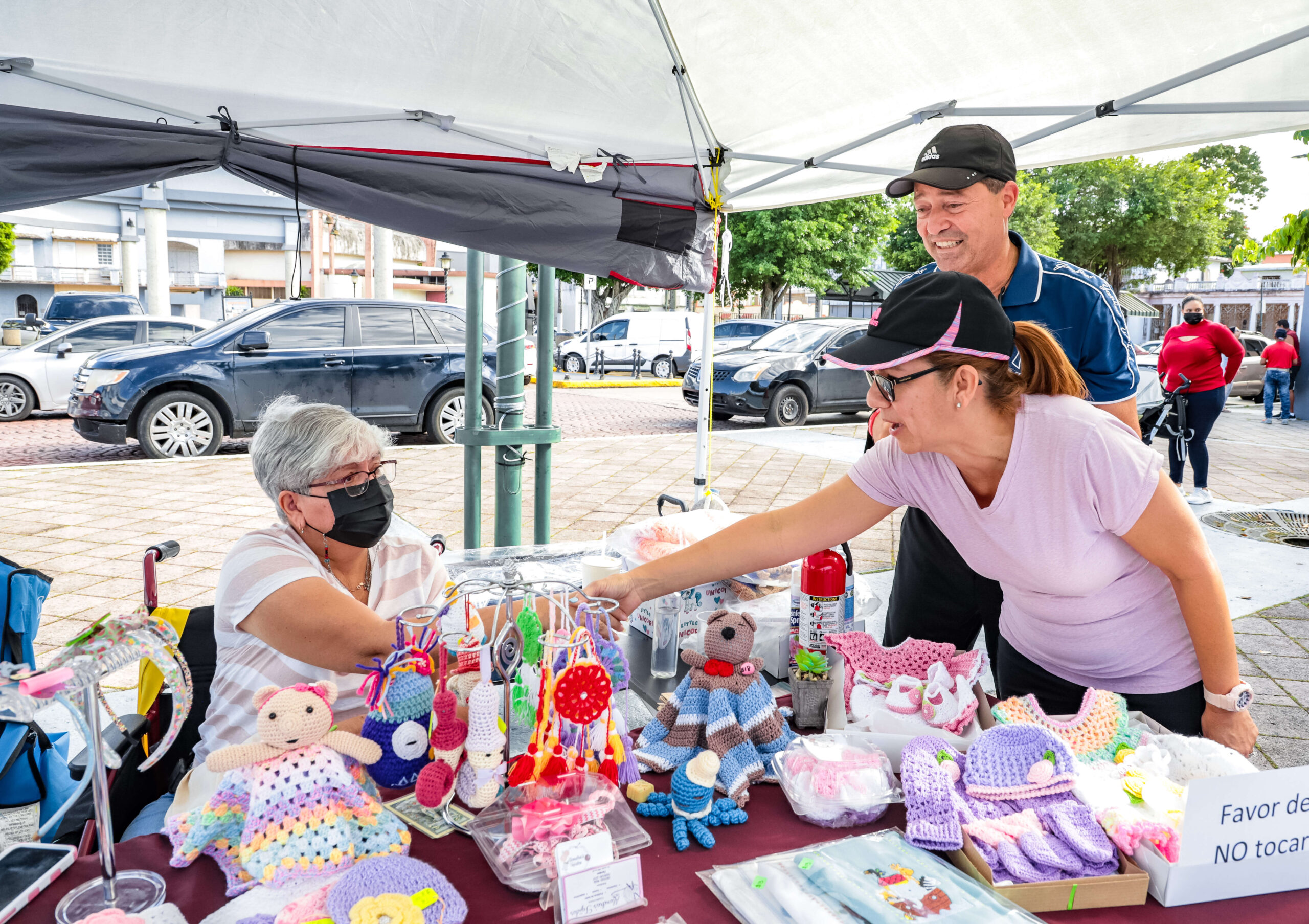 Artesanos invaden el frente marítimo de Cataño
