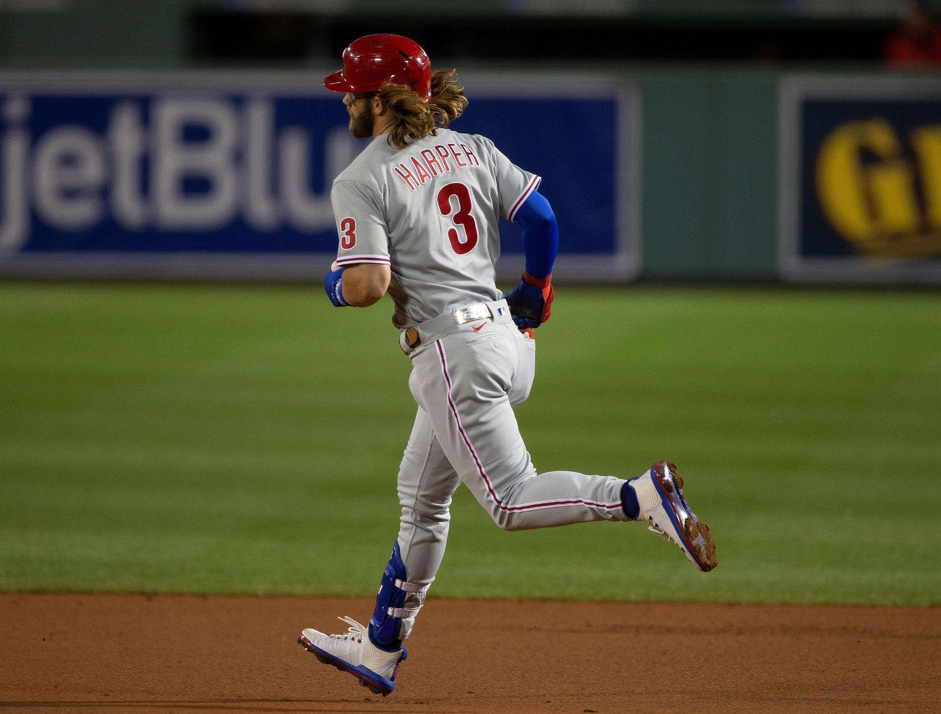 Una lesión mantendrá a Bryce Harper fuera de los jardines