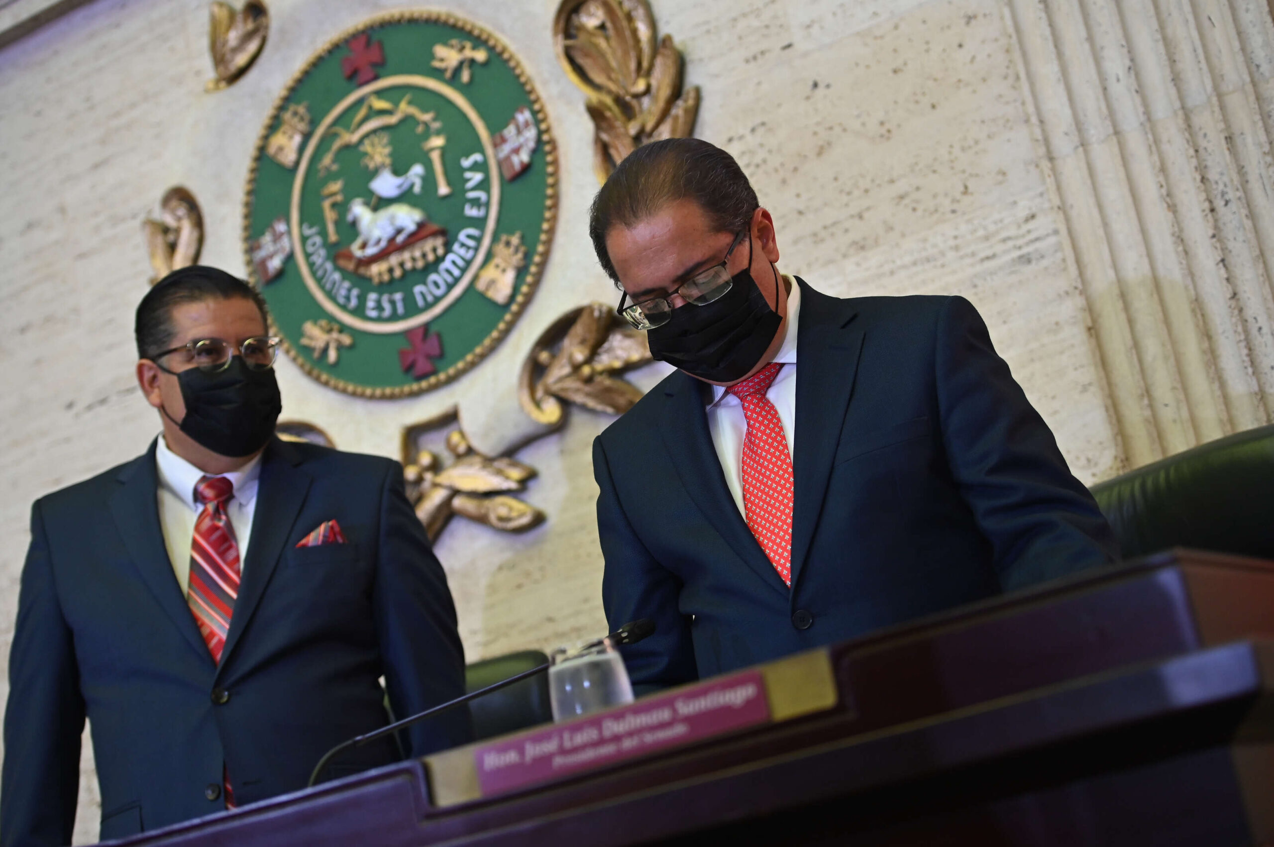 Presidente del Senado acusa al líder cameral de secuestrar el presupuesto
