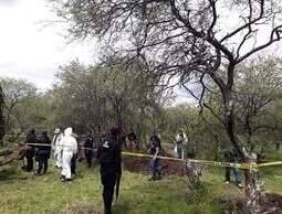 Exhuman 14 cuerpos hallados en fosas clandestinas en el oeste de México