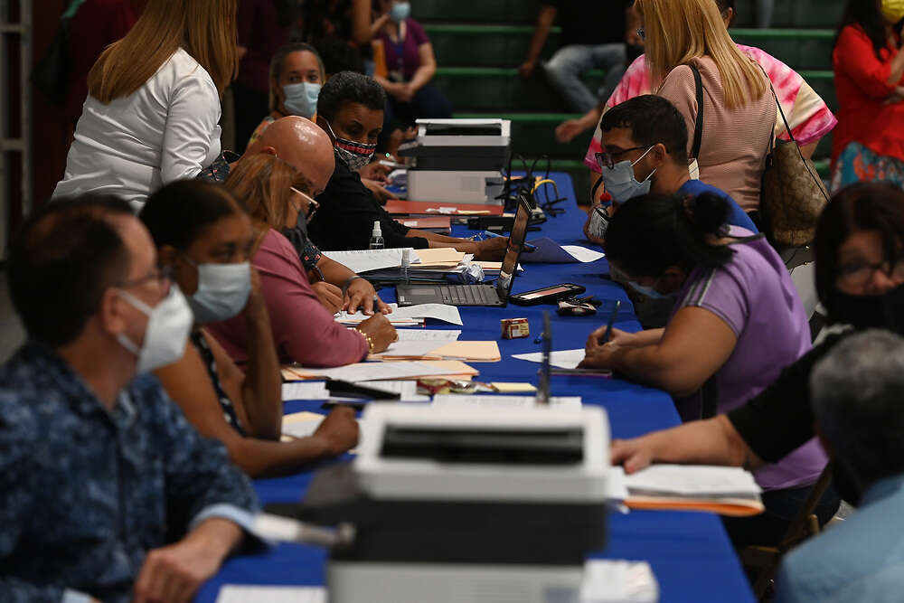 Se reduce la tasa de desempleo y sube el número de personas empleadas