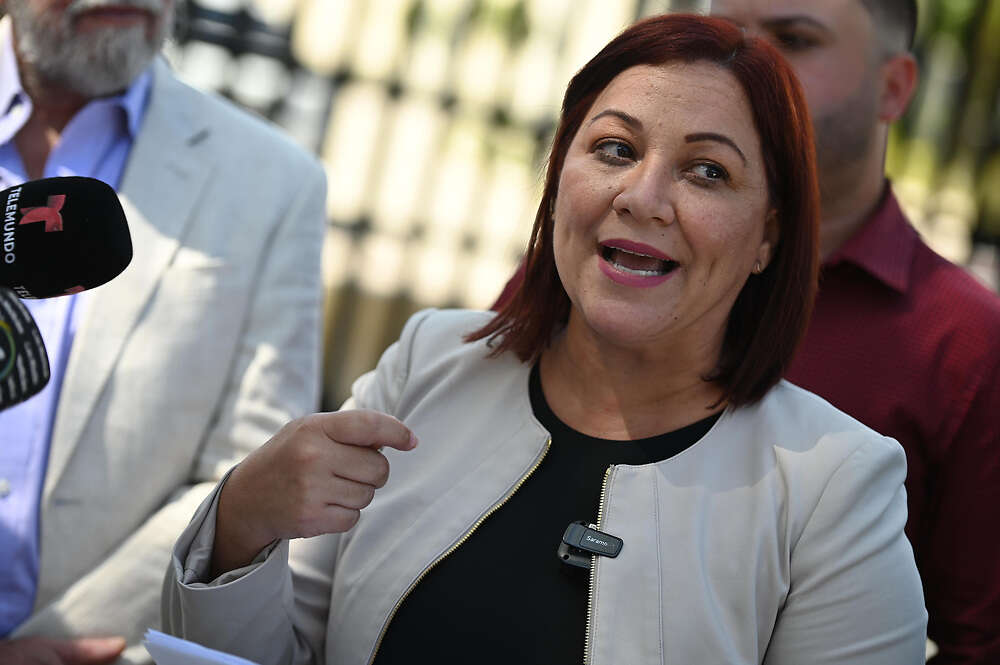 Alcaldesa de Morovis retará a José Luis Dalmau por la presidencia del PPD