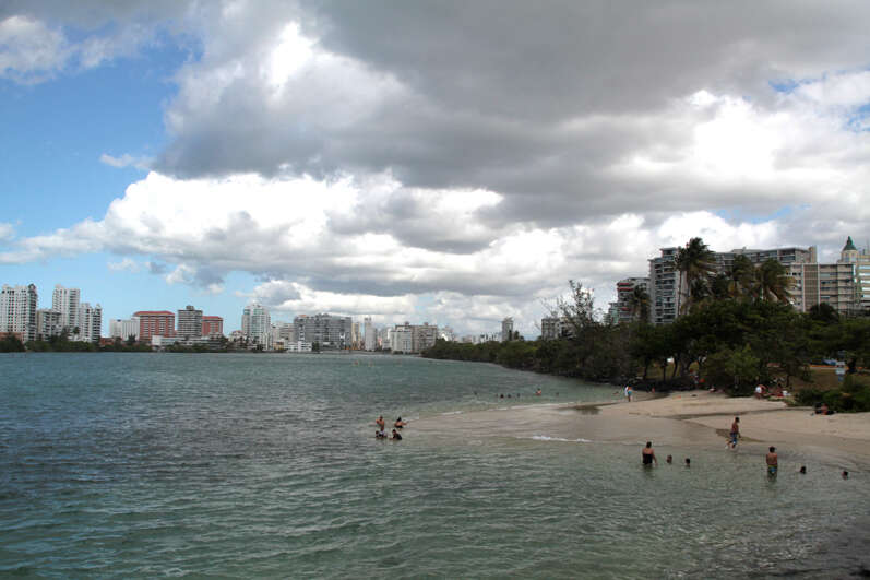 Cielo entre soleado y nublado en la mayor parte de la Isla