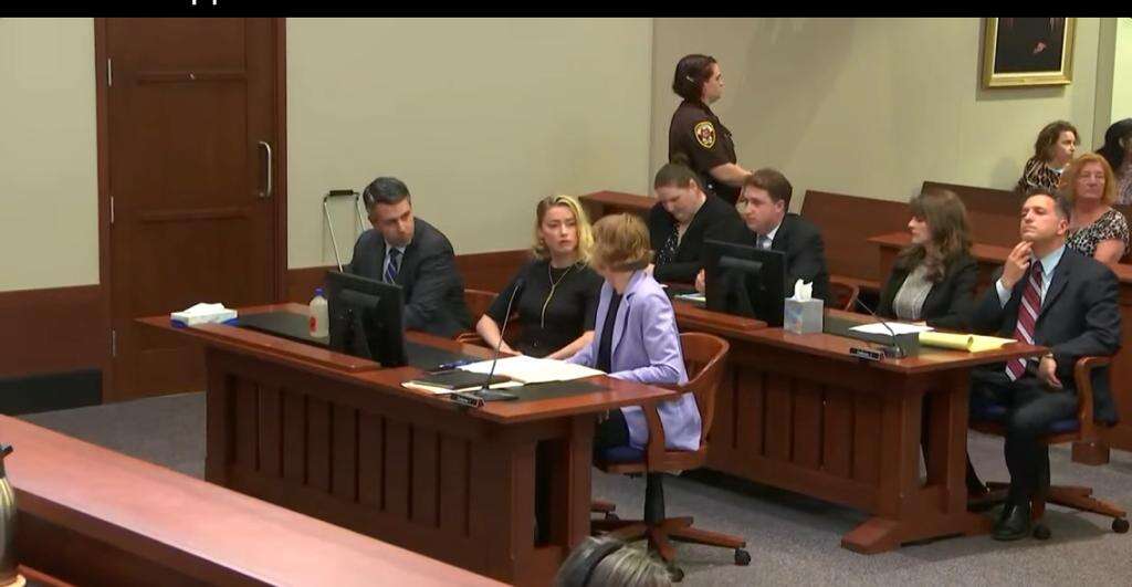 Jurado falla a favor de Johnny Depp en demanda contra Amber Heard