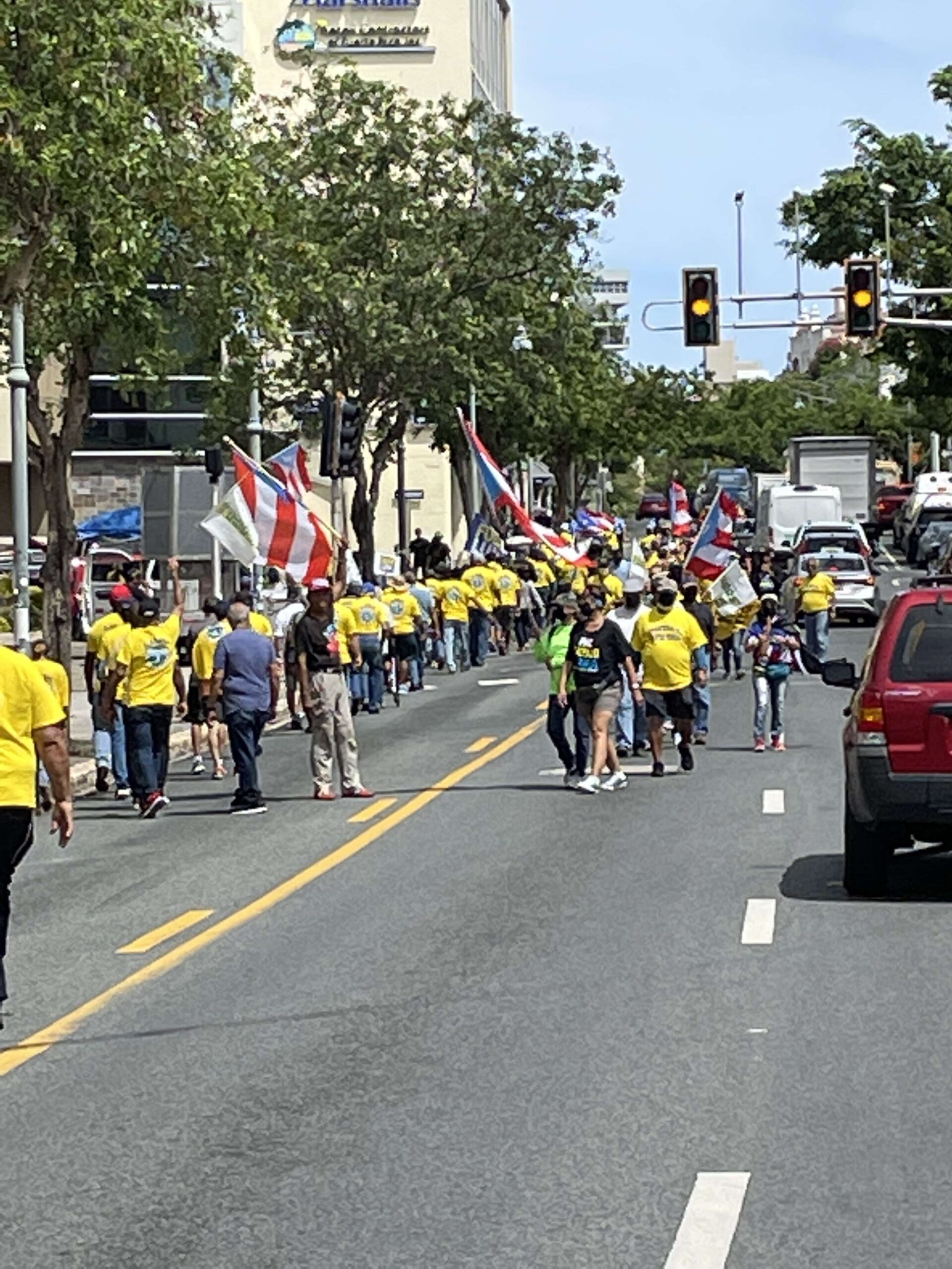 Toman la avenida Ponce de León en el día que se cumple un año de LUMA en el país