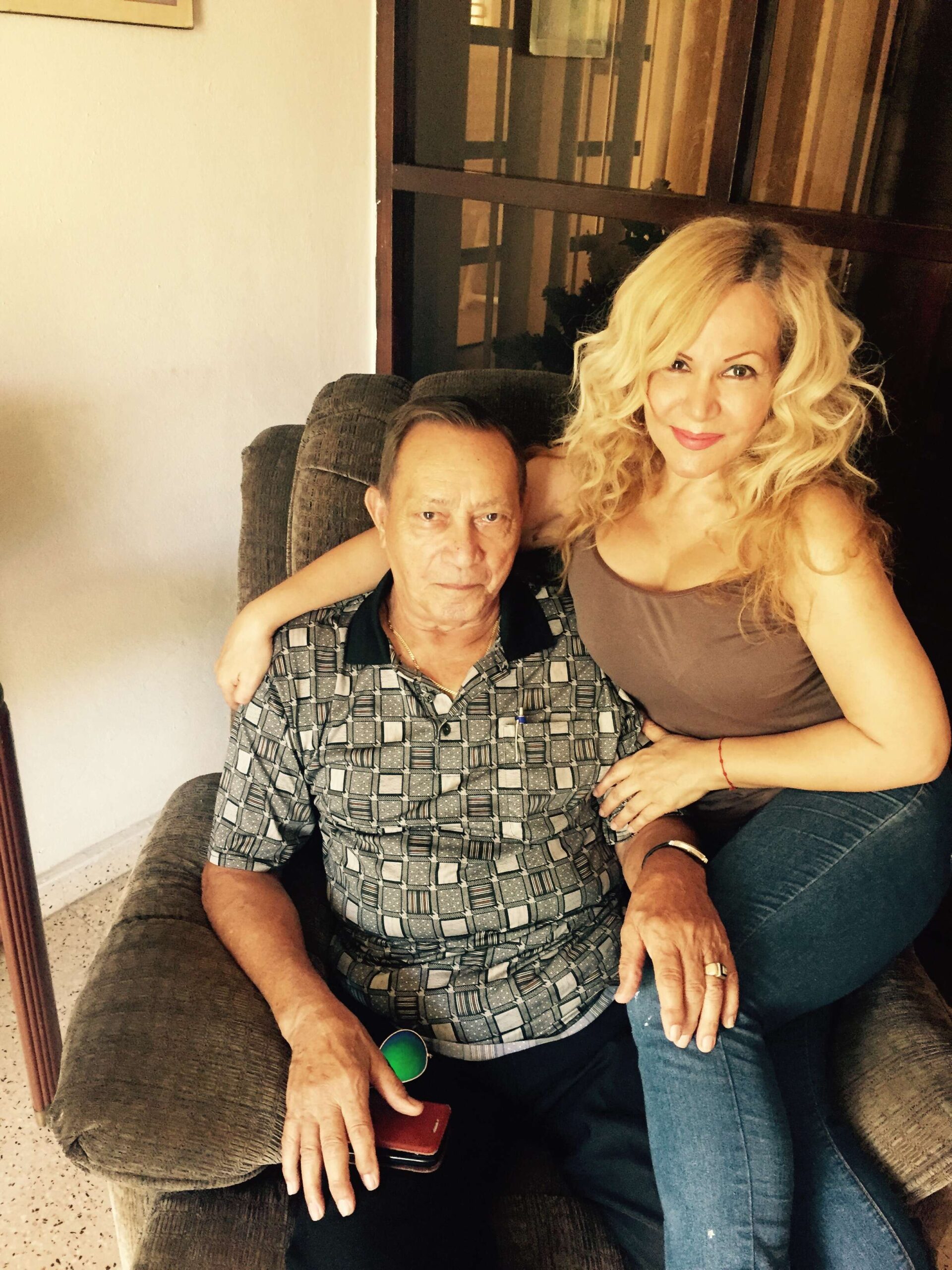 Fallece el padre de Iris y Lourdes Chacón