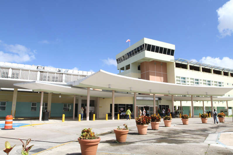 En medio de crisis de recursos, gobierno y aseguradoras: principales deudores de Centro Médico