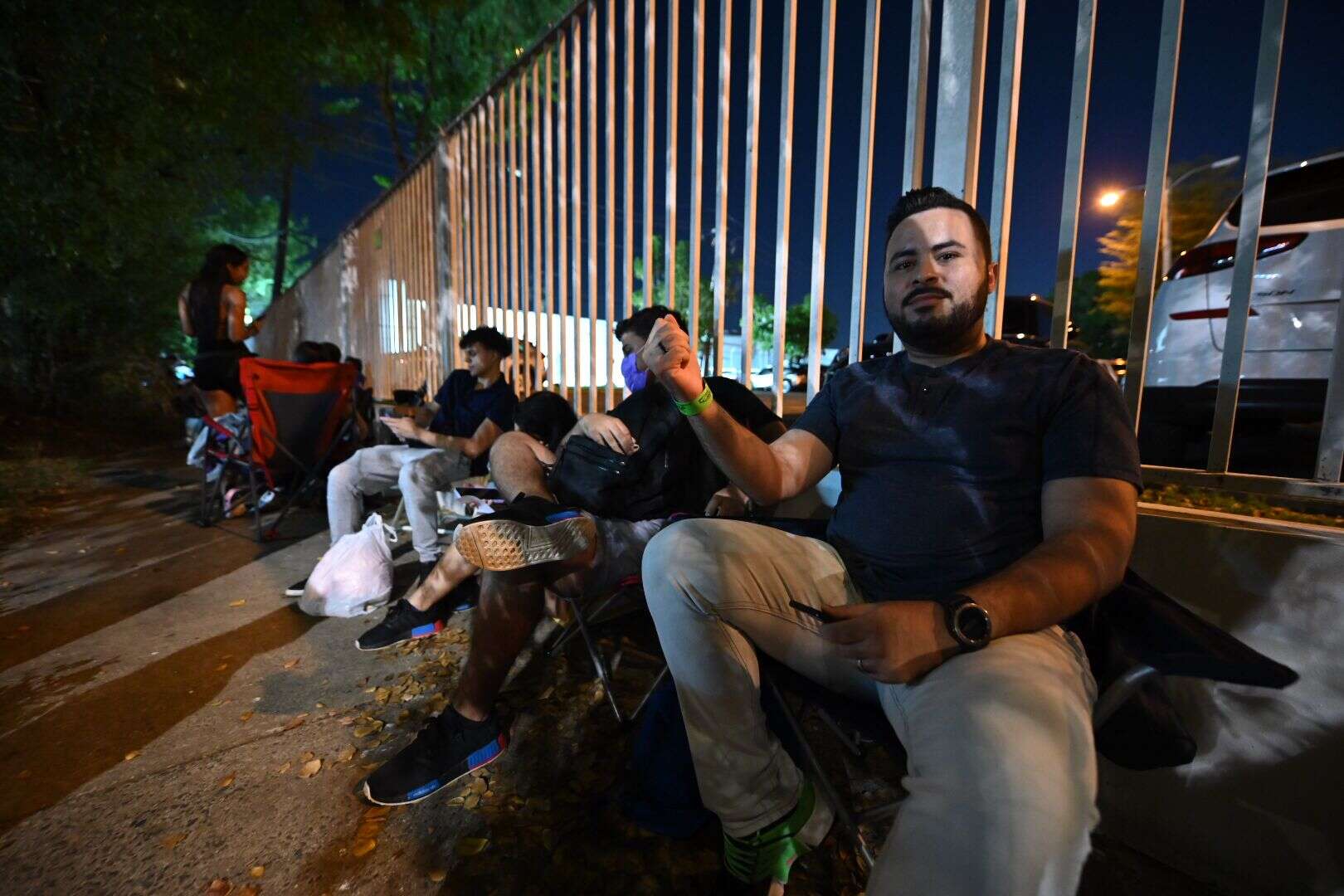 Cerrada la fila para comprar boletos del concierto de Bad Bunny