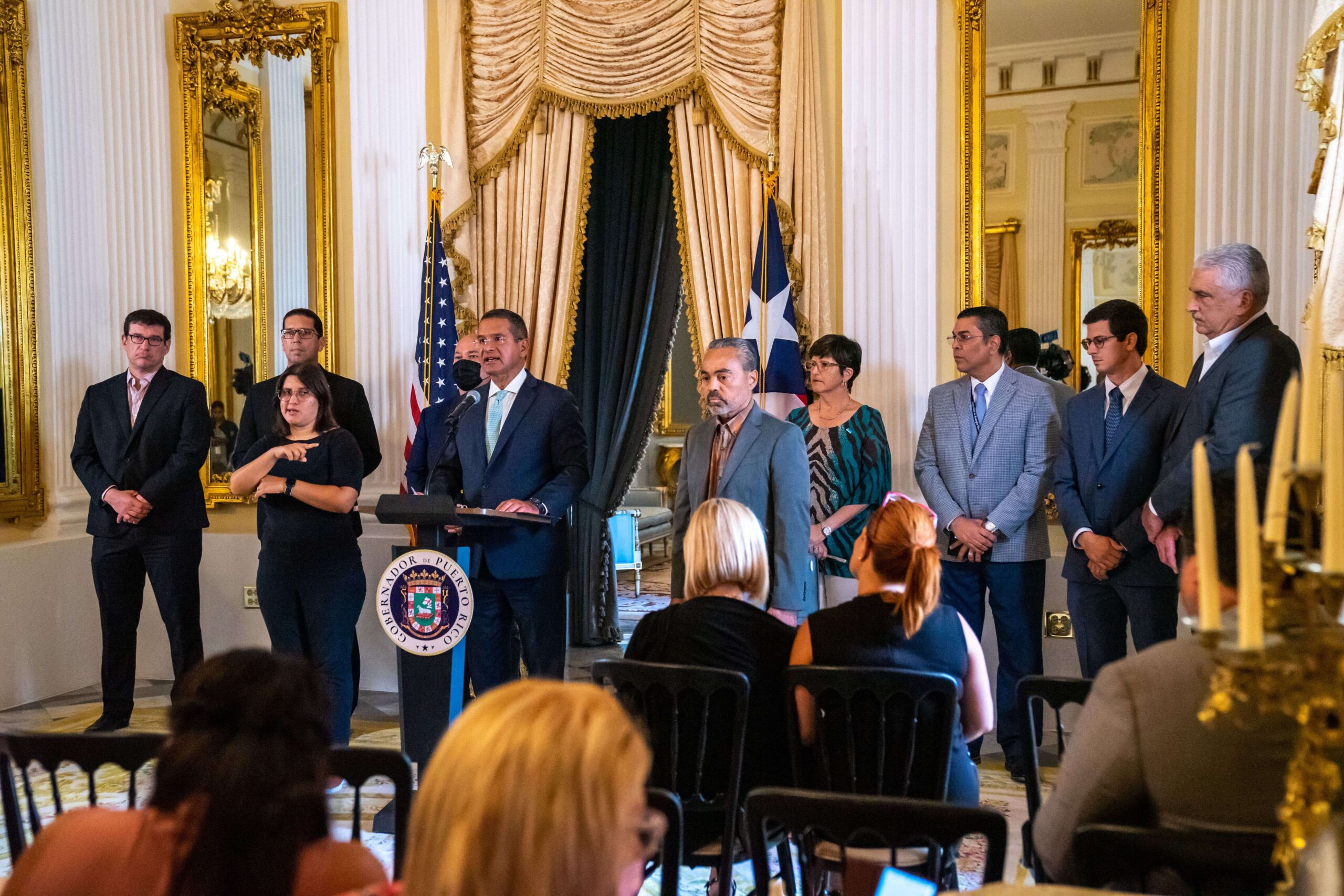 Pierluisi presiona a Legislatura para que atienda medida que alivia pago de luz y agua