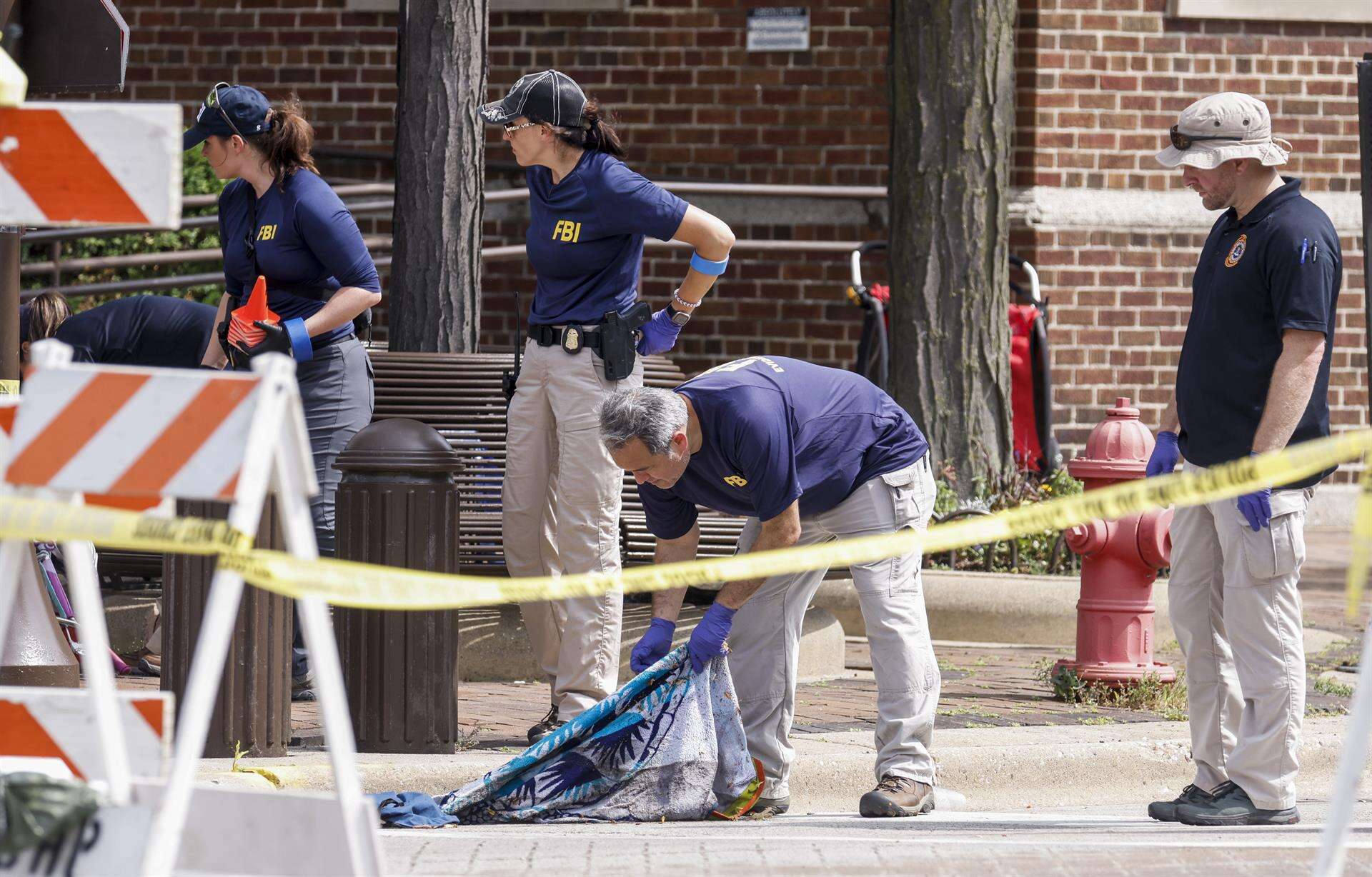 Suben a siete los muertos por el tiroteo en un desfile del 4 de julio