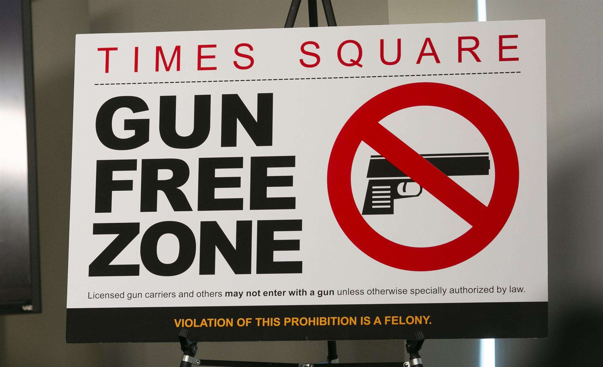 Times Square tendrá desde hoy letreros que dicen que es zona libre de armas