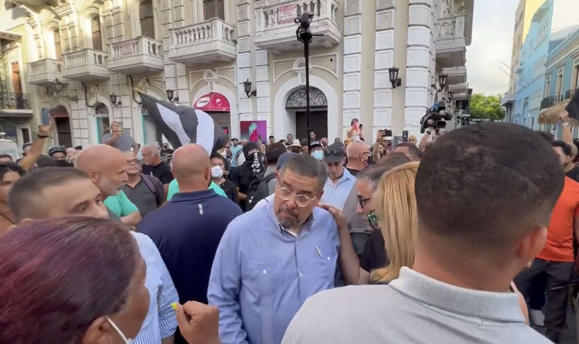Botan a »Tatito» Hernández de manifestación contra LUMA Energy