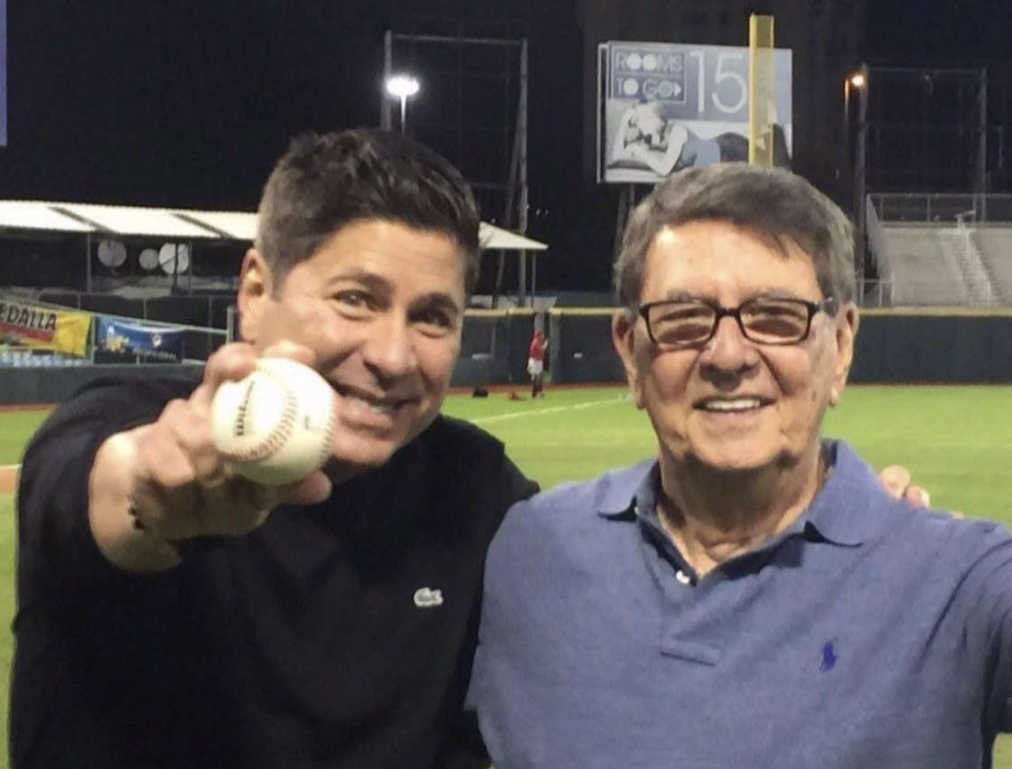 Raymond Arrieta revela su papá tiene cáncer y le dedicará la caminata de este año