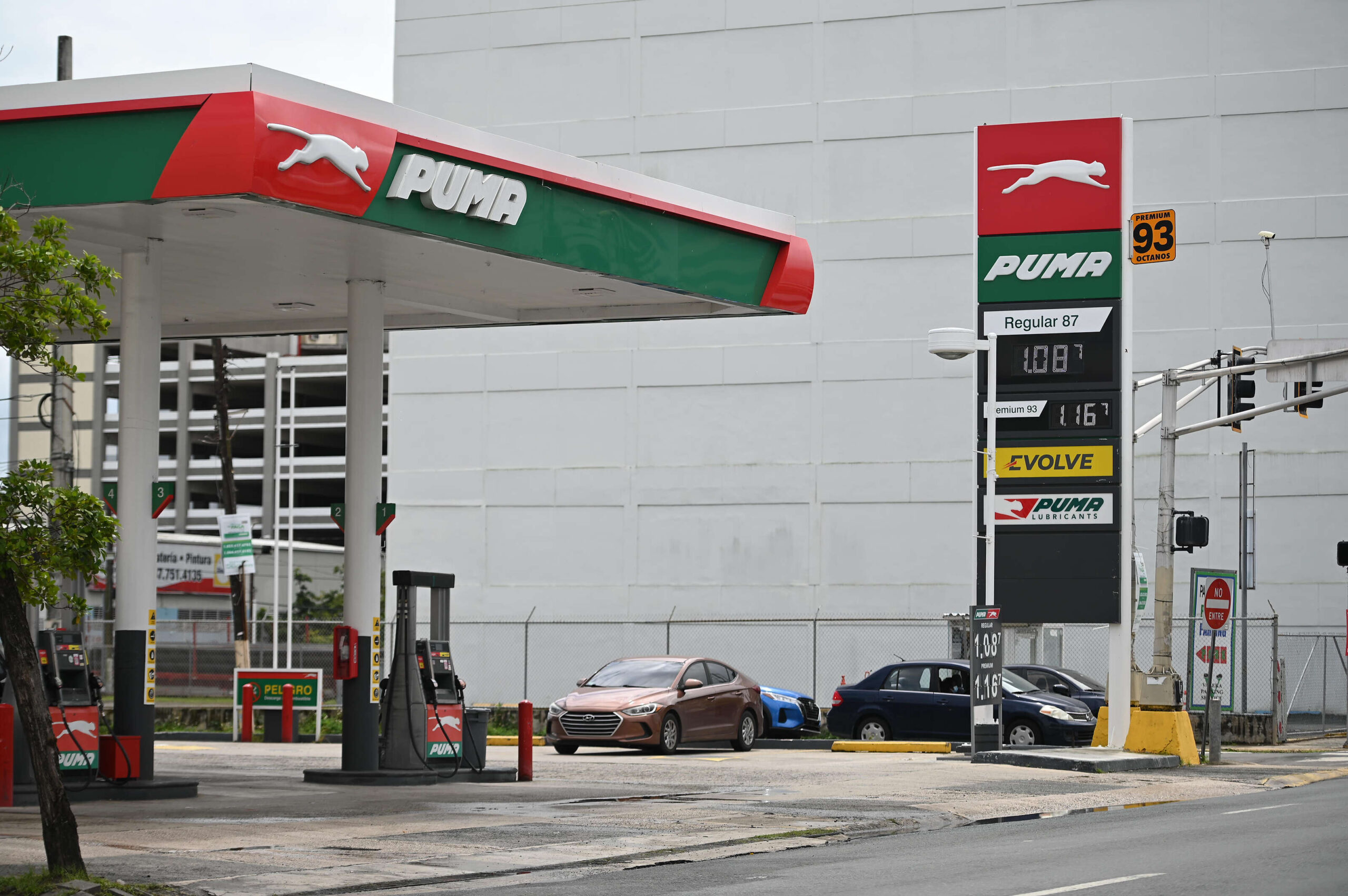 Gasolinas y el diésel siguen con precios del fin de semana