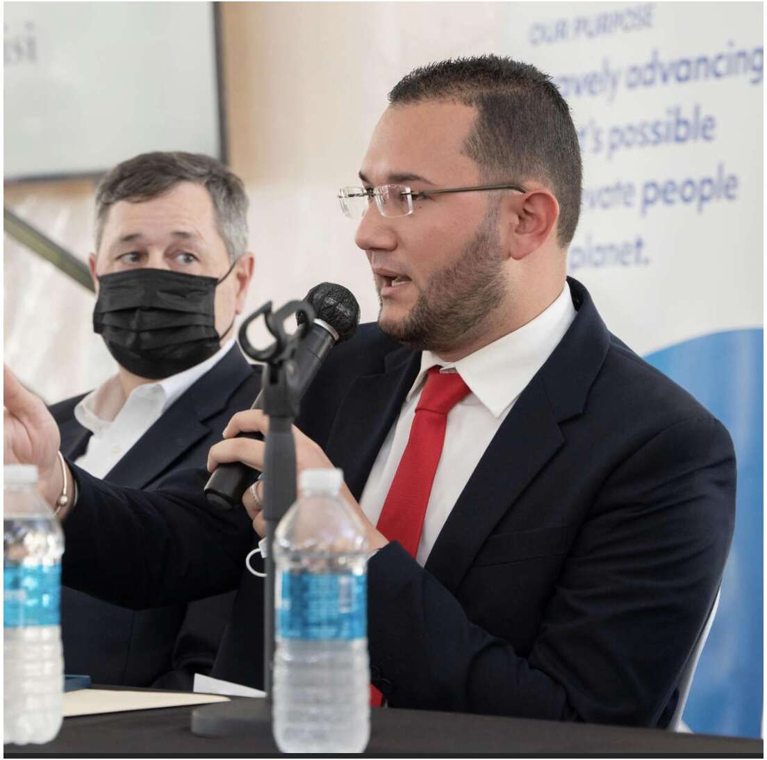 Alcalde y ciudadanos de Peñuelas protestan para que LUMA restablezca el servicio de luz