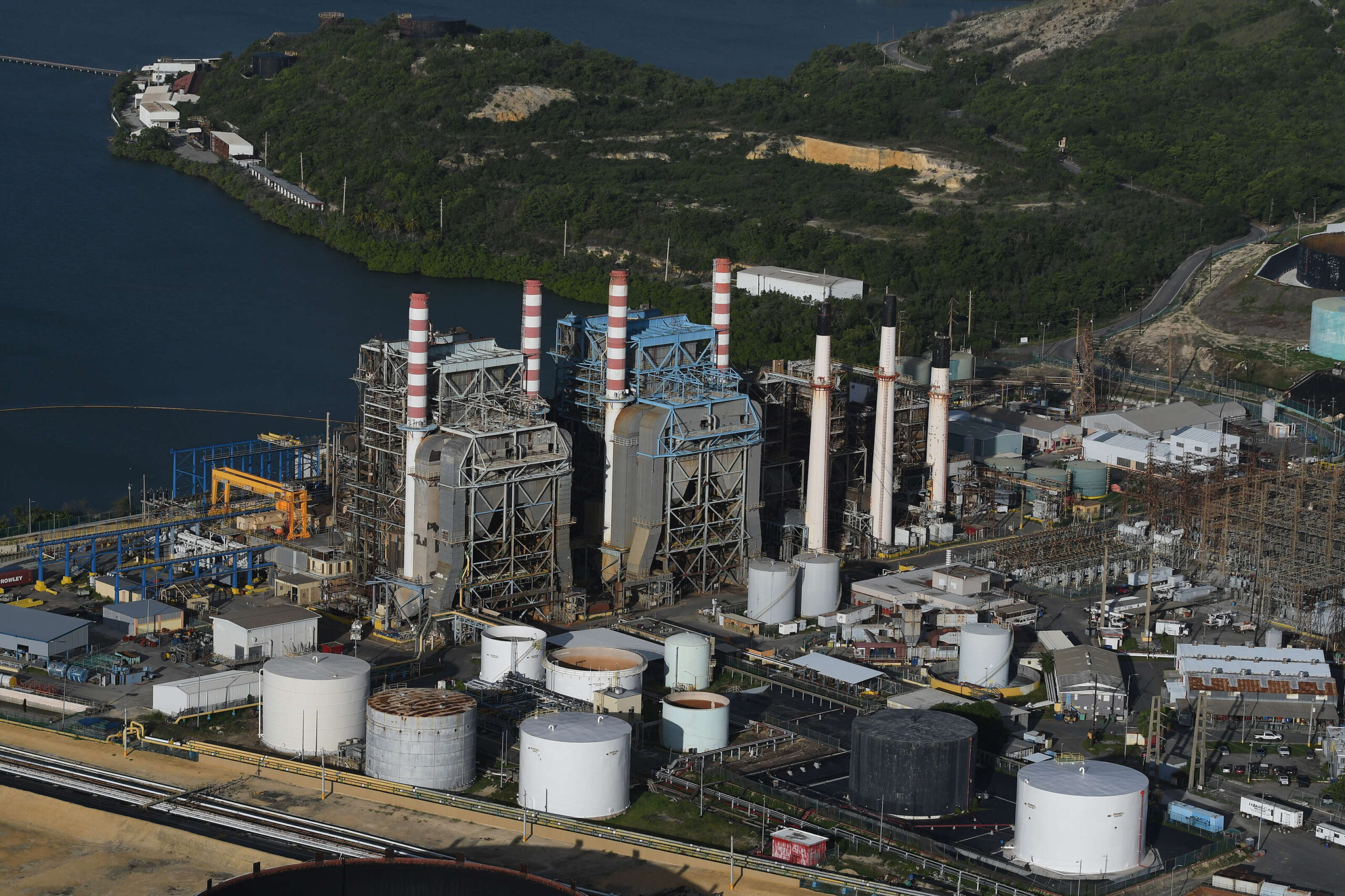 Por debajo del estándar de la industria el desempeño de los equipos de protección de LUMA