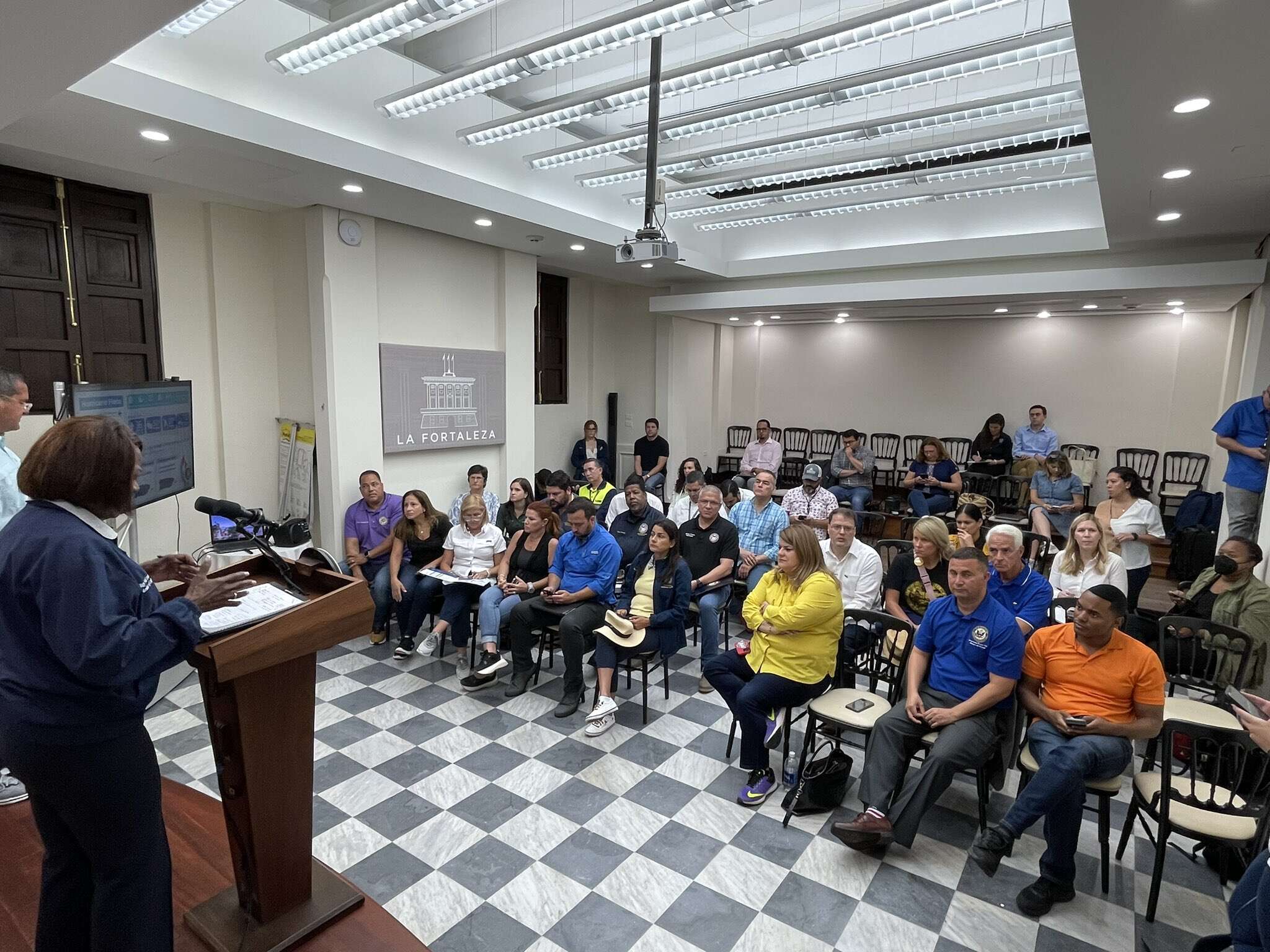 Delegación congresional llega a la isla para conocer el impacto de Fiona