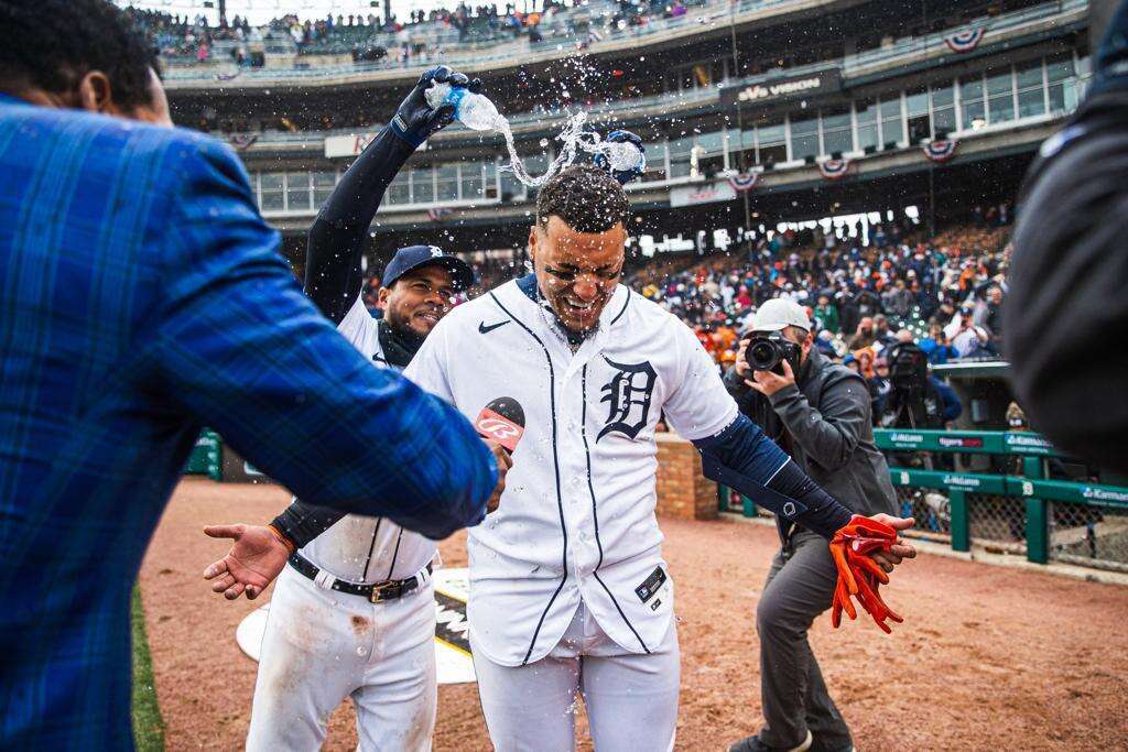 Javier Báez anuncia que su negocio ofrecerá comida gratis a afectados por Fiona