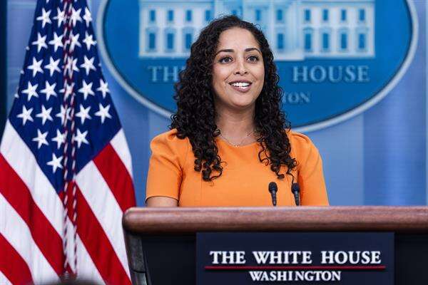 Casa Blanca celebra rueda de prensa en español para honrar la herencia latina