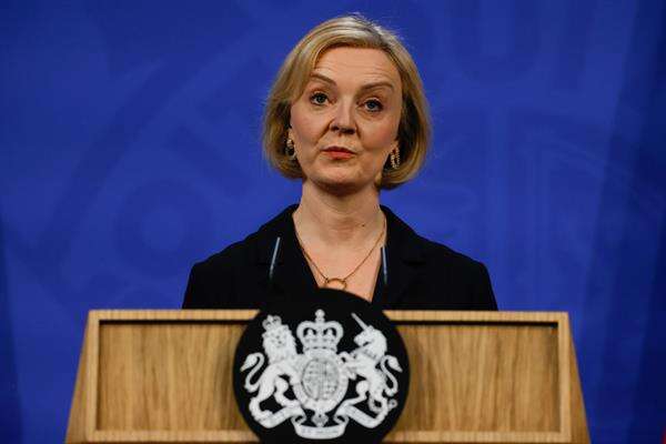 Piden renuncia de la primera ministra británica, Liz Truss