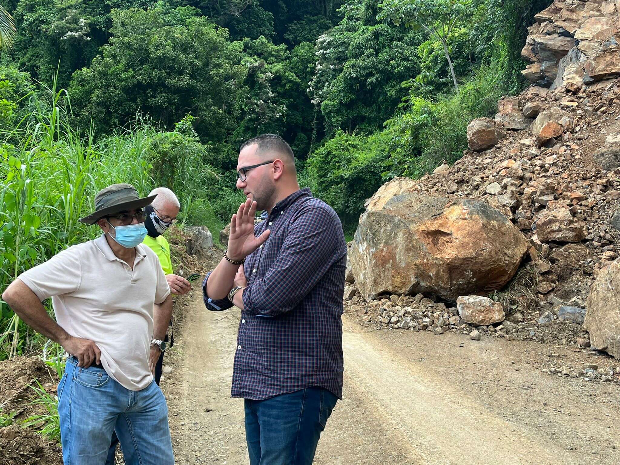 Alcalde de Peñuelas denuncia incumplimiento de la ACT para remover rocas