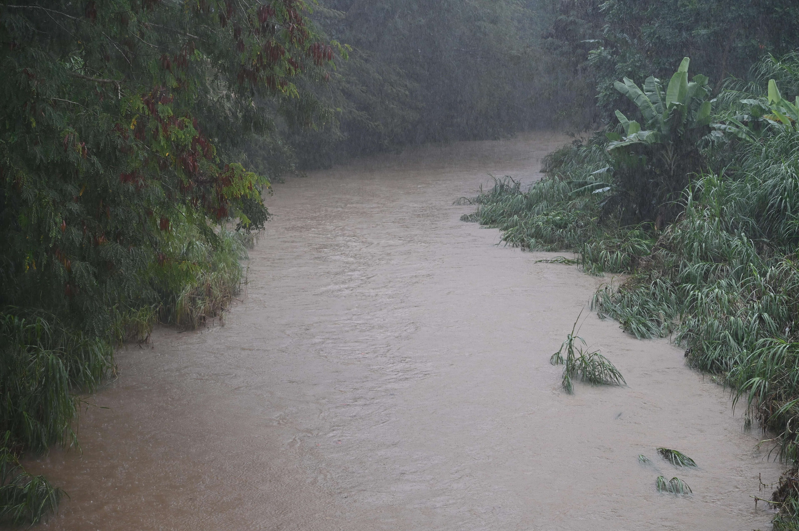 Emiten advertencia de inundaciones para varios municipios del sur