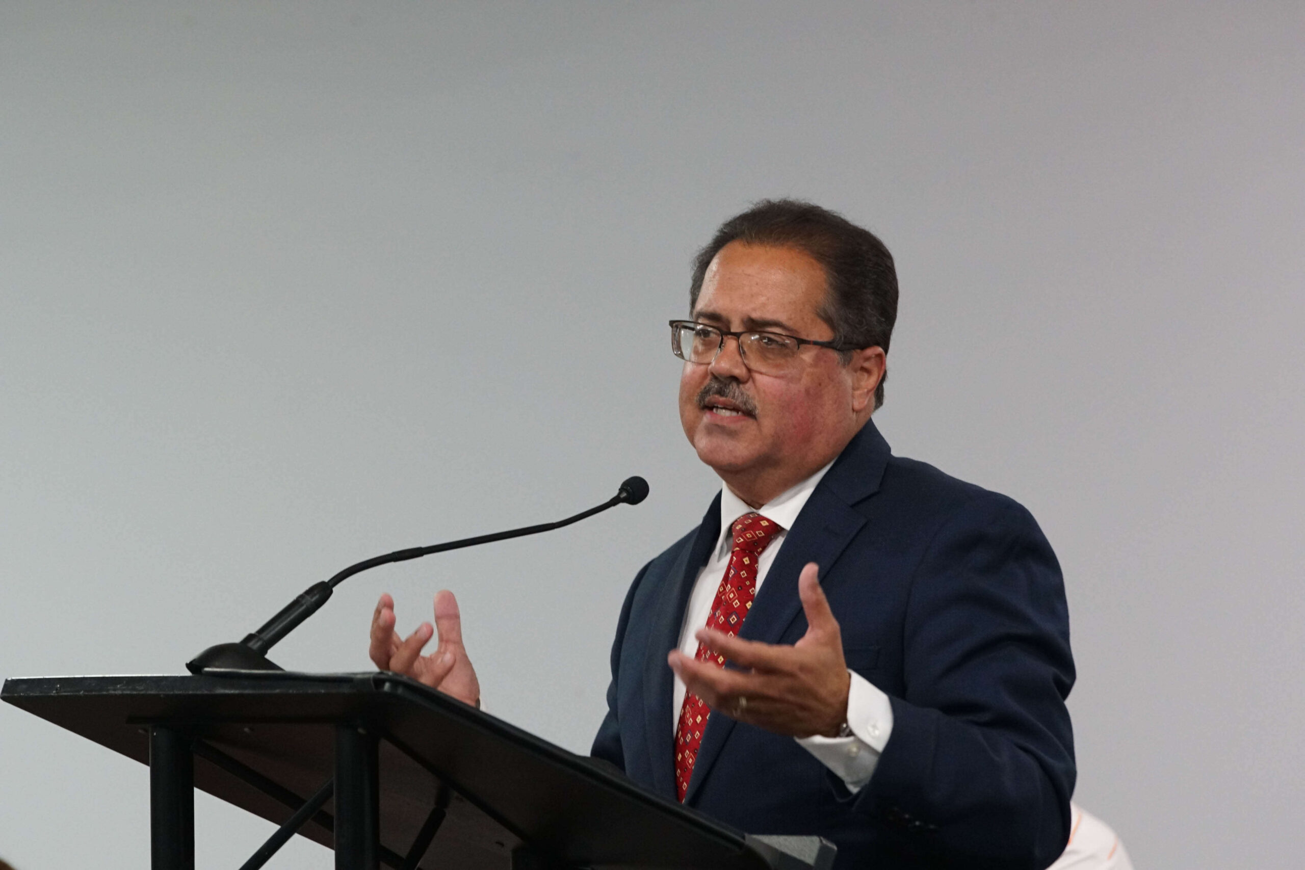 Presidente del PPD dice que hay «diferencia pequeña» entre propuestas para reglamento