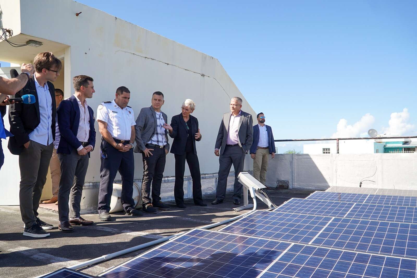 Aumento de sistemas solares en hogares descalabró los cálculos de la deuda de AEE