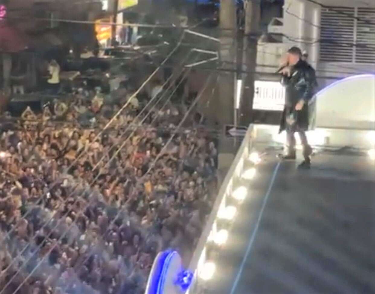 Así se fraguó sorprendente show de Bad Bunny en techo de gasolinera de la calle Loíza