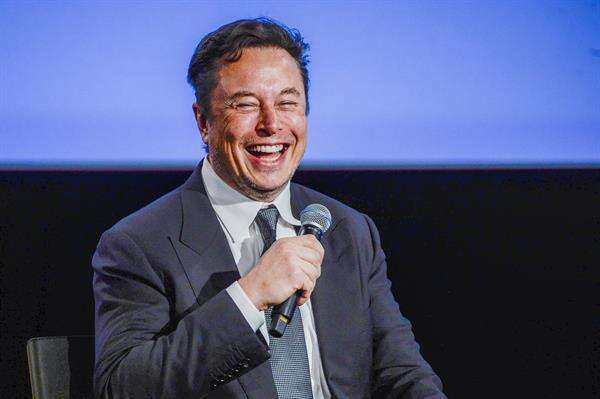 Musk debe renunciar a jefatura de Twitter según consulta que él mismo convocó
