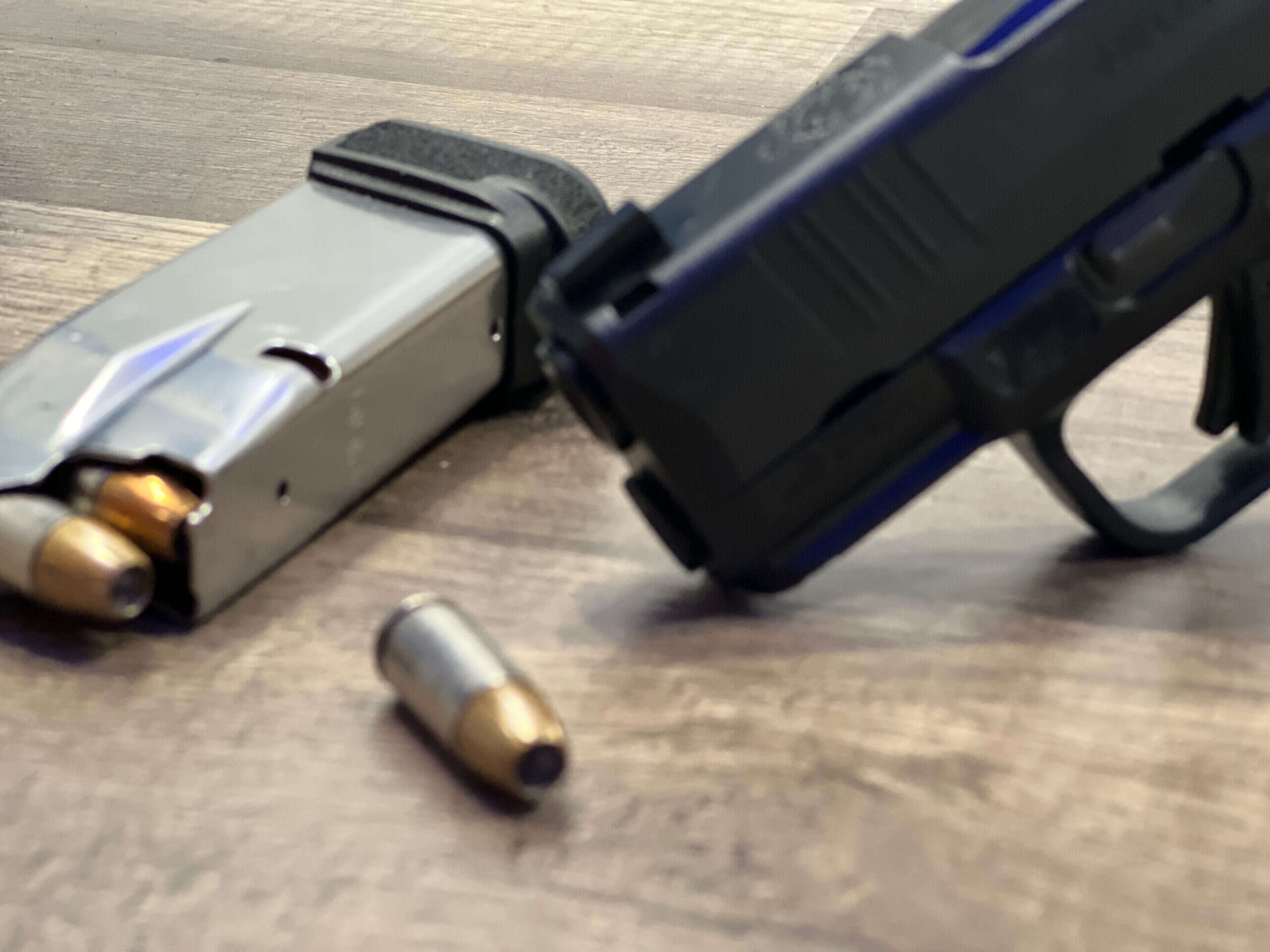 Directora sorprende estudiante con pistola en escuela de San Juan