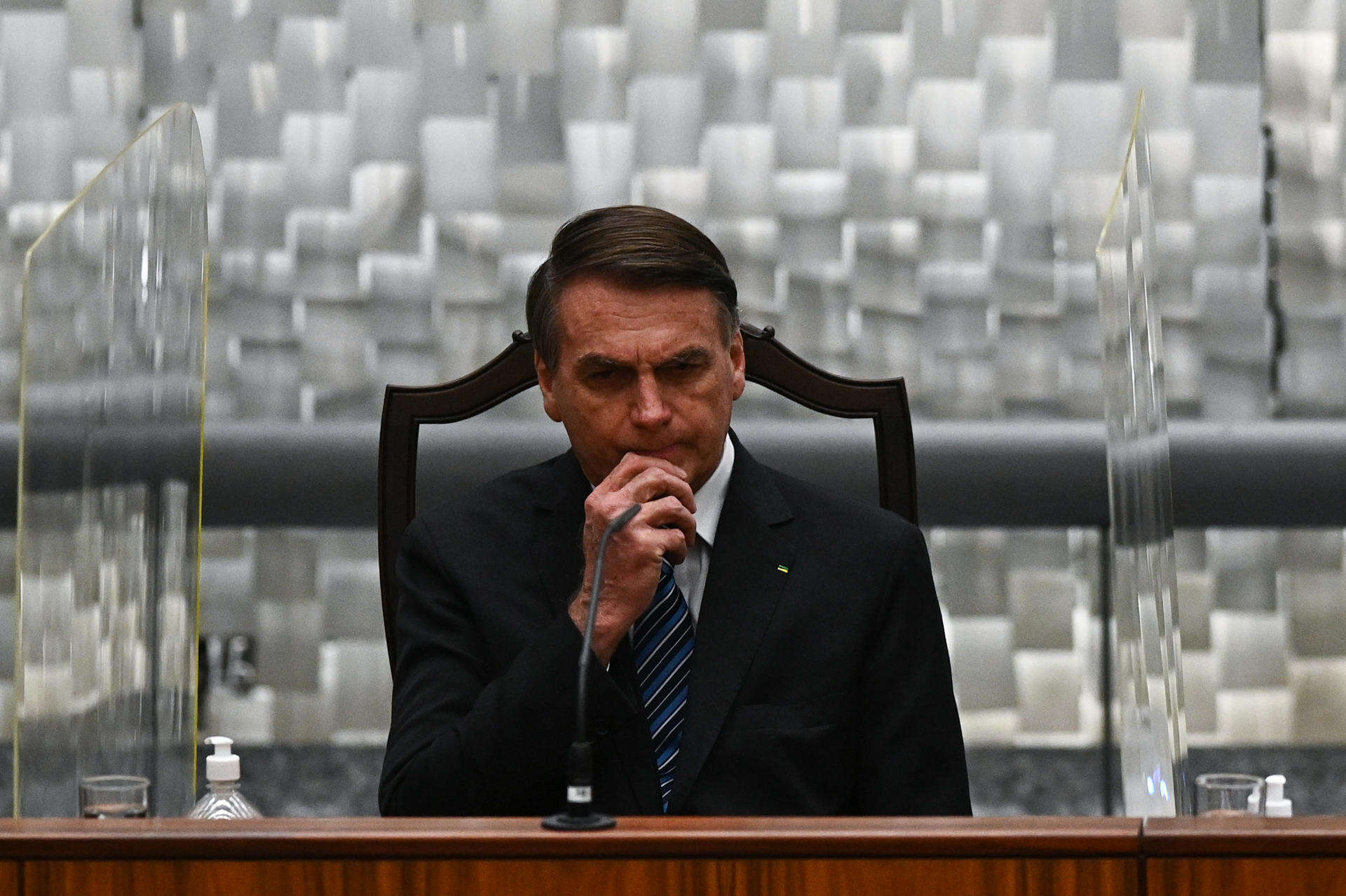 Bolsonaro, que busca quedarse más en EU, comparece ante sus seguidores