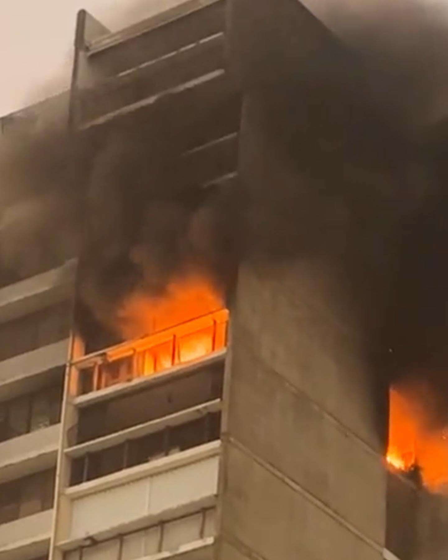 A una semana de incendio en Caparra, dueño de apartamento afectado sigue esperando ayuda