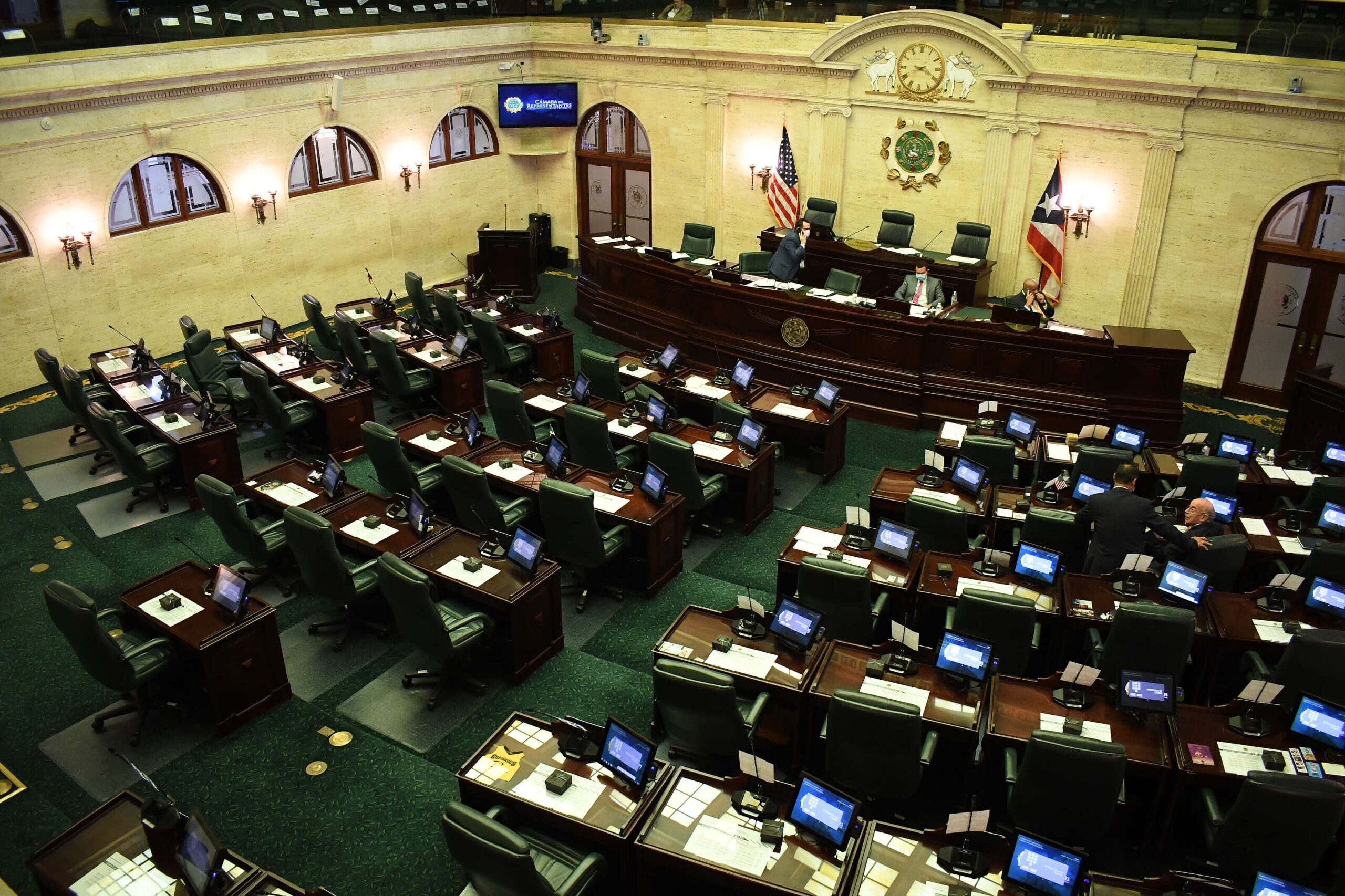 Aprobada la medida para que radioaficionados no le paguen al DRNA