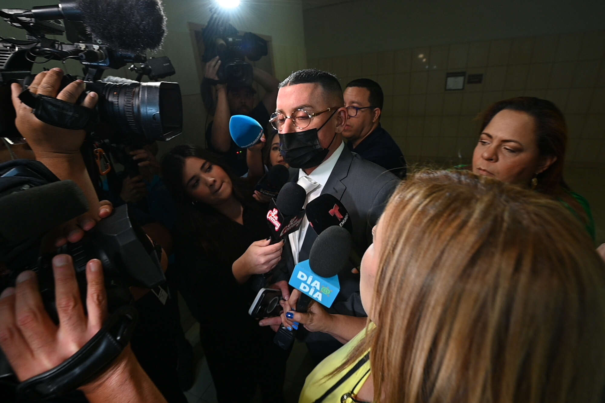 Defensa de Cosculluela intenta minar credibilidad de su expareja