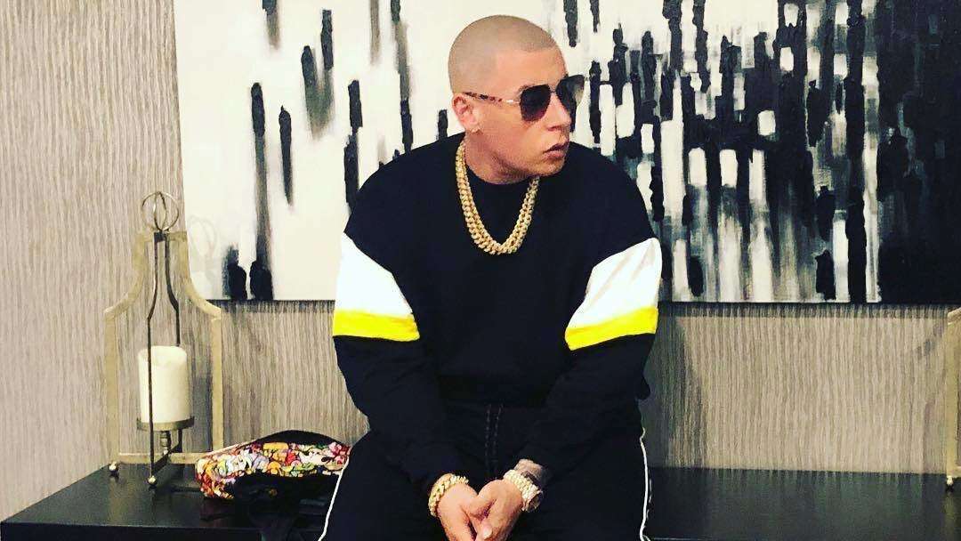 Mensajes de texto de Cosculluela muestran amenaza de «prender» guagua de su exesposa
