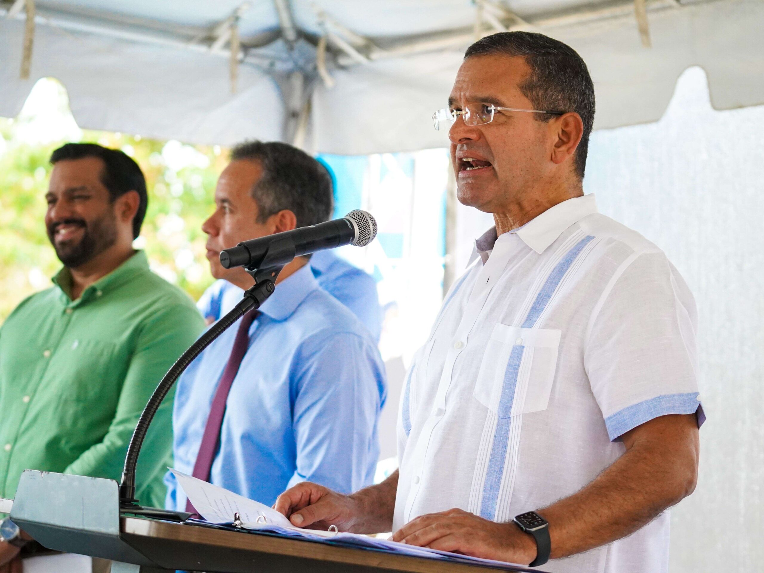 Gobernador apuesta a ahorros operacionales para frenar alzas en factura de luz