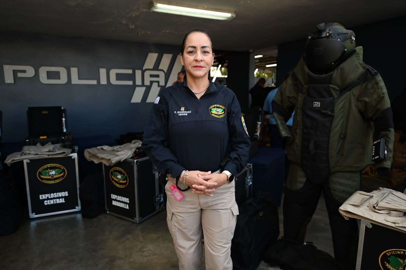 La única mujer policía en una labor de vida o muerte: trabajar con bombas