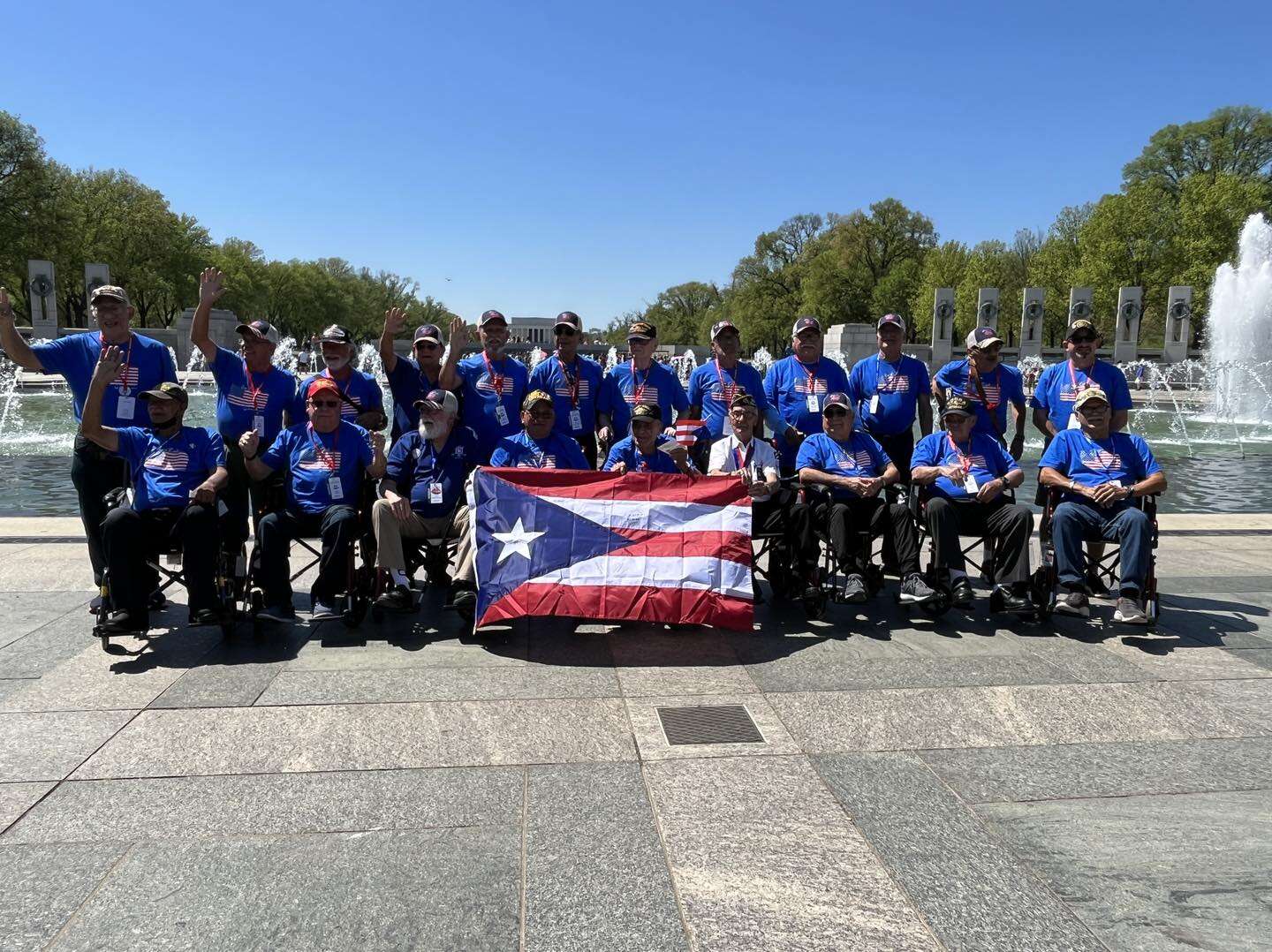 Veteranos regresan tras viaje de honor