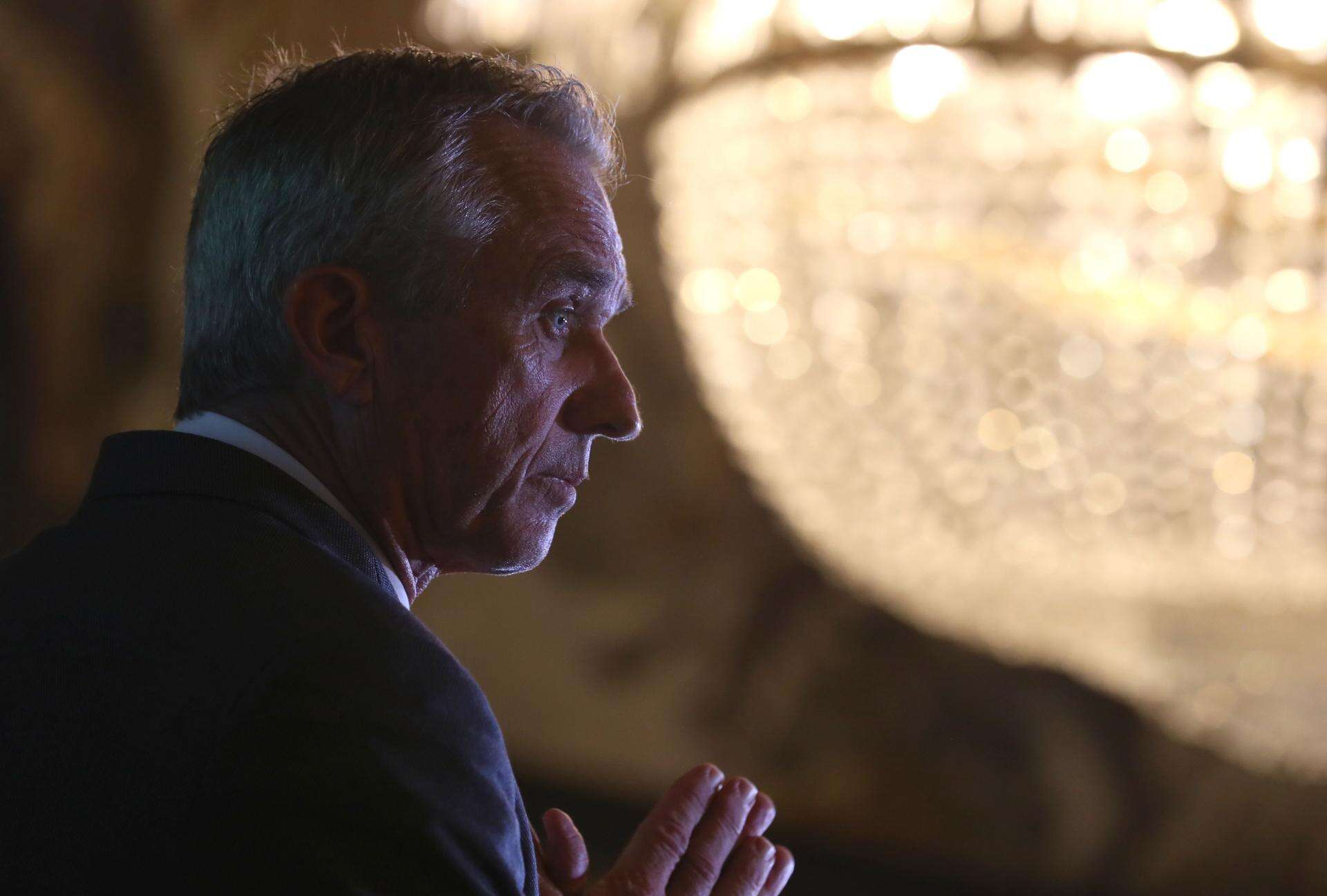 El demócrata Robert F. Kennedy, el primer aspirante a presidente en aceptar las bitcoines