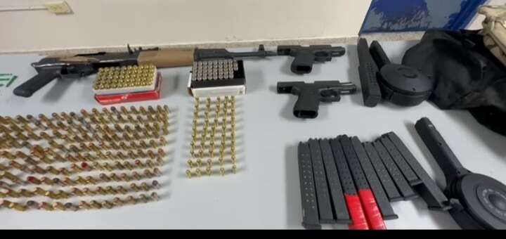 Ocupan drogas y armas en el residencial Juana Matos de Cataño