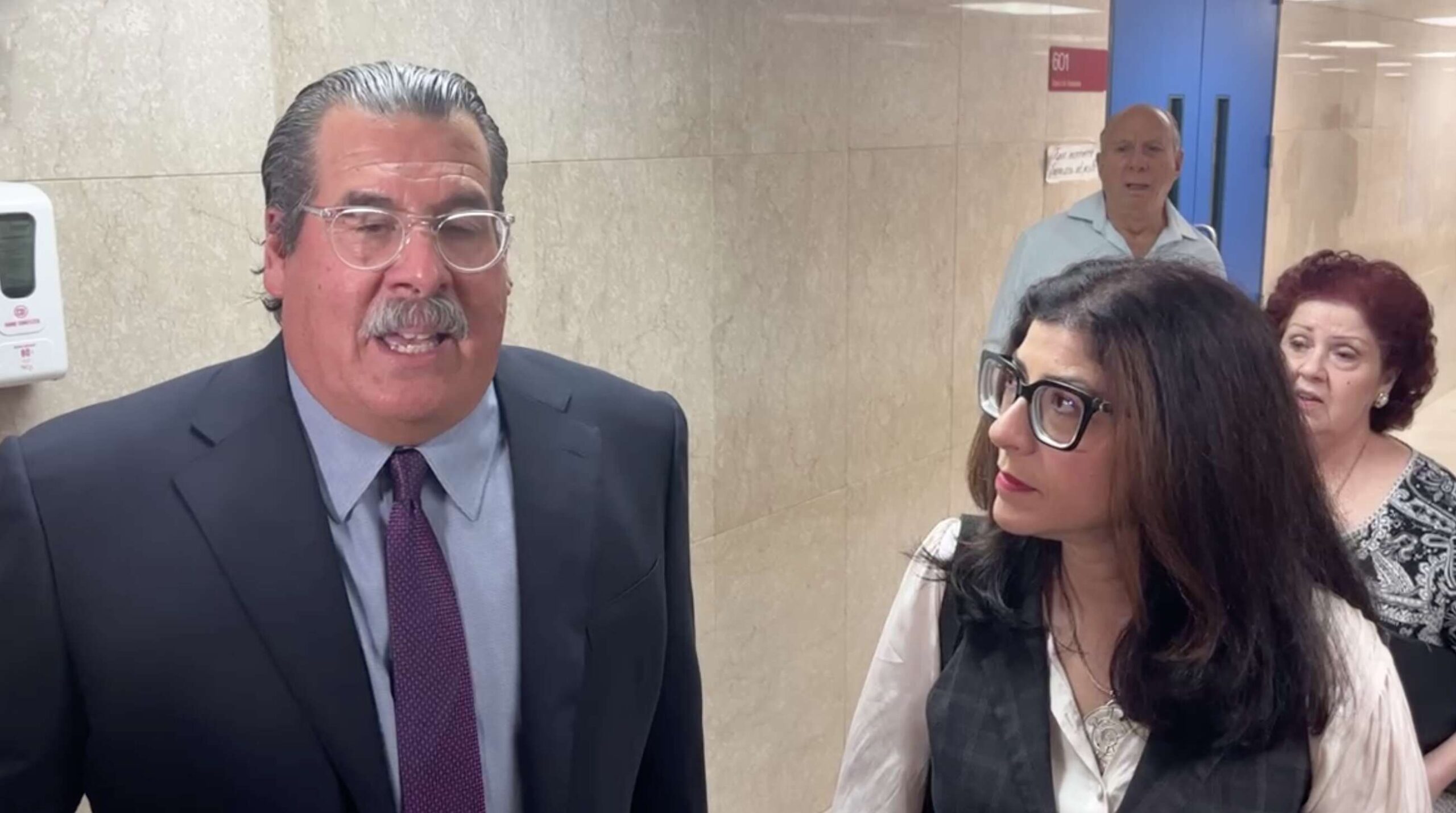 En Vivo: Llega Mariana Nogales Molinelli a Vista preliminar en sala 606 del Centro Judicial de San J